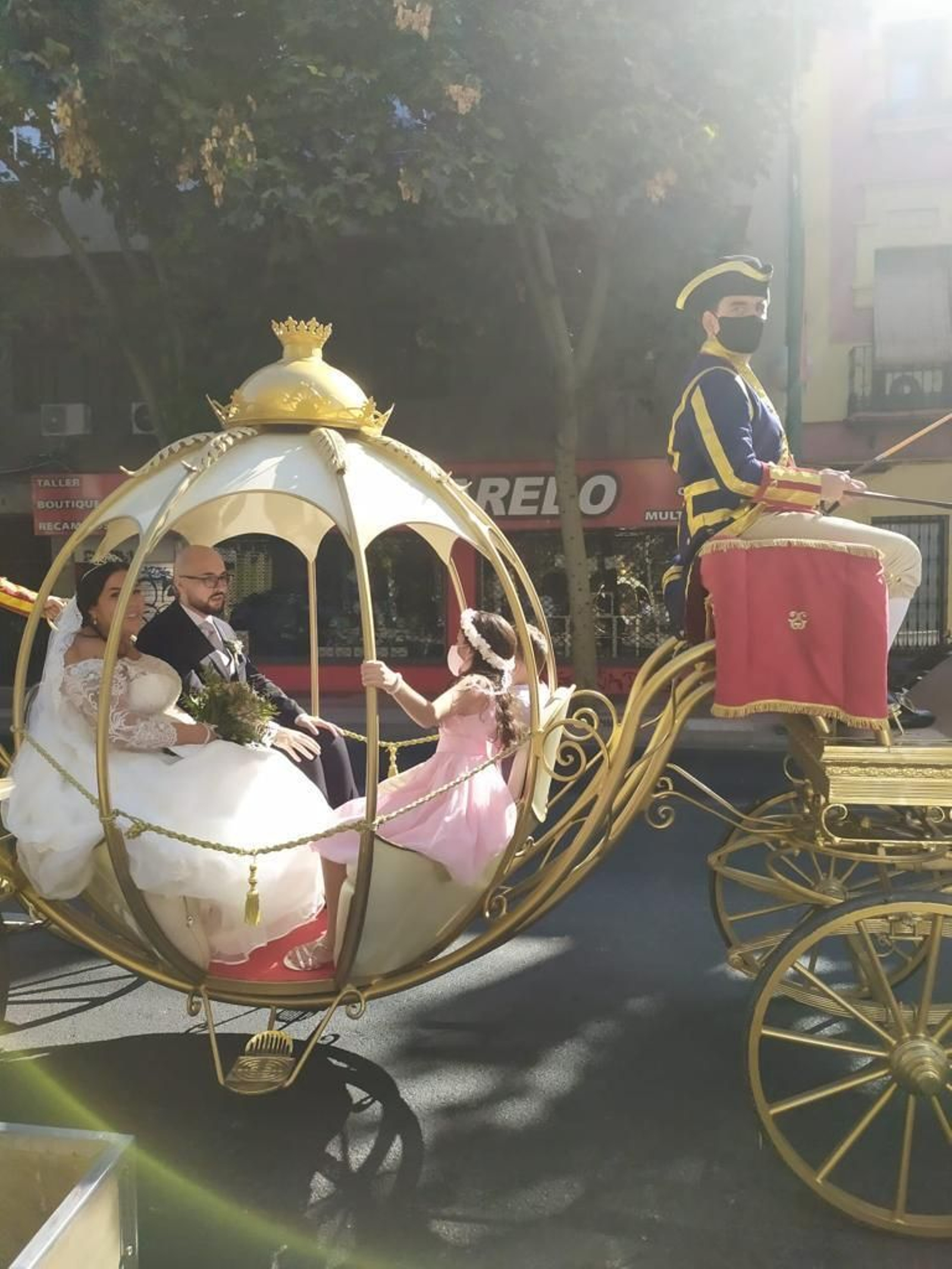 La carroza de Cenicienta en la Avenida Menéndez Pelayo.