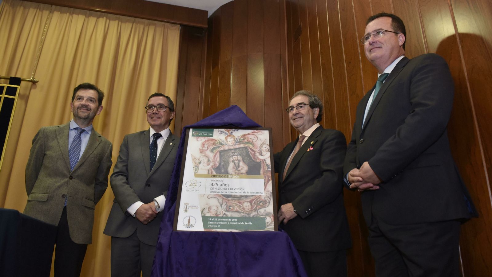 Joaquín Rodríguez Mateo, Práxedes Sánchez, José Antonio Fernández Cabrero y Juan Carlos Cabrera, con el cartel anunciador.