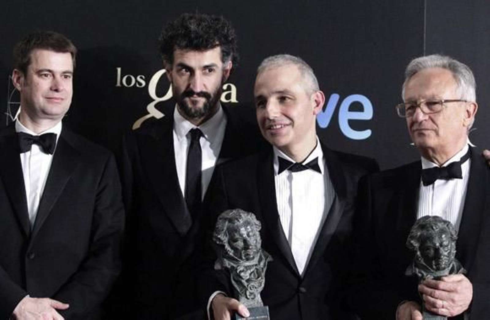 El director Pablo Berger (2d), acompañado por los productores de 'Blancanieves'. / EFE