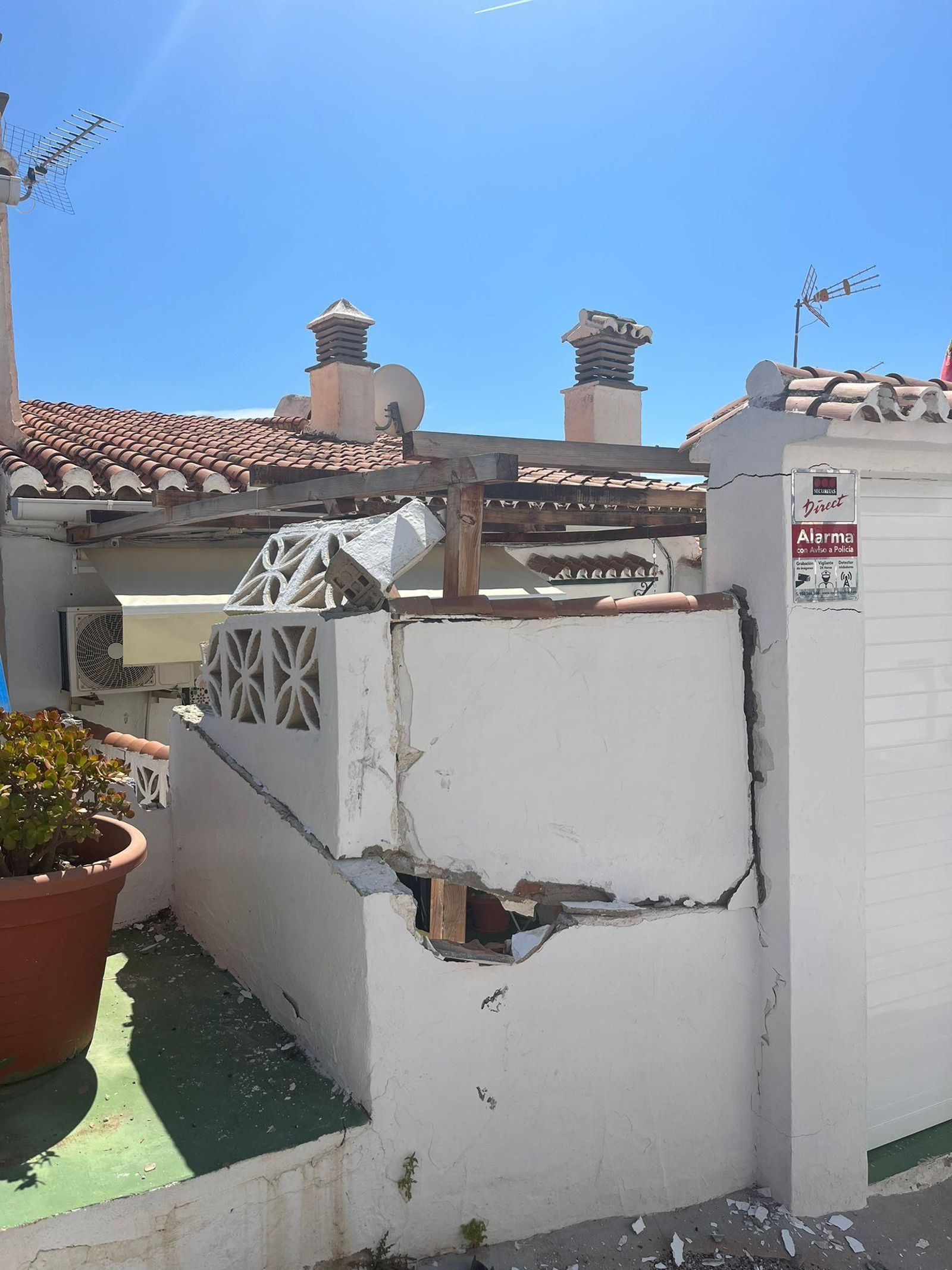 La esquina del muro de una de las viviendas afectadas