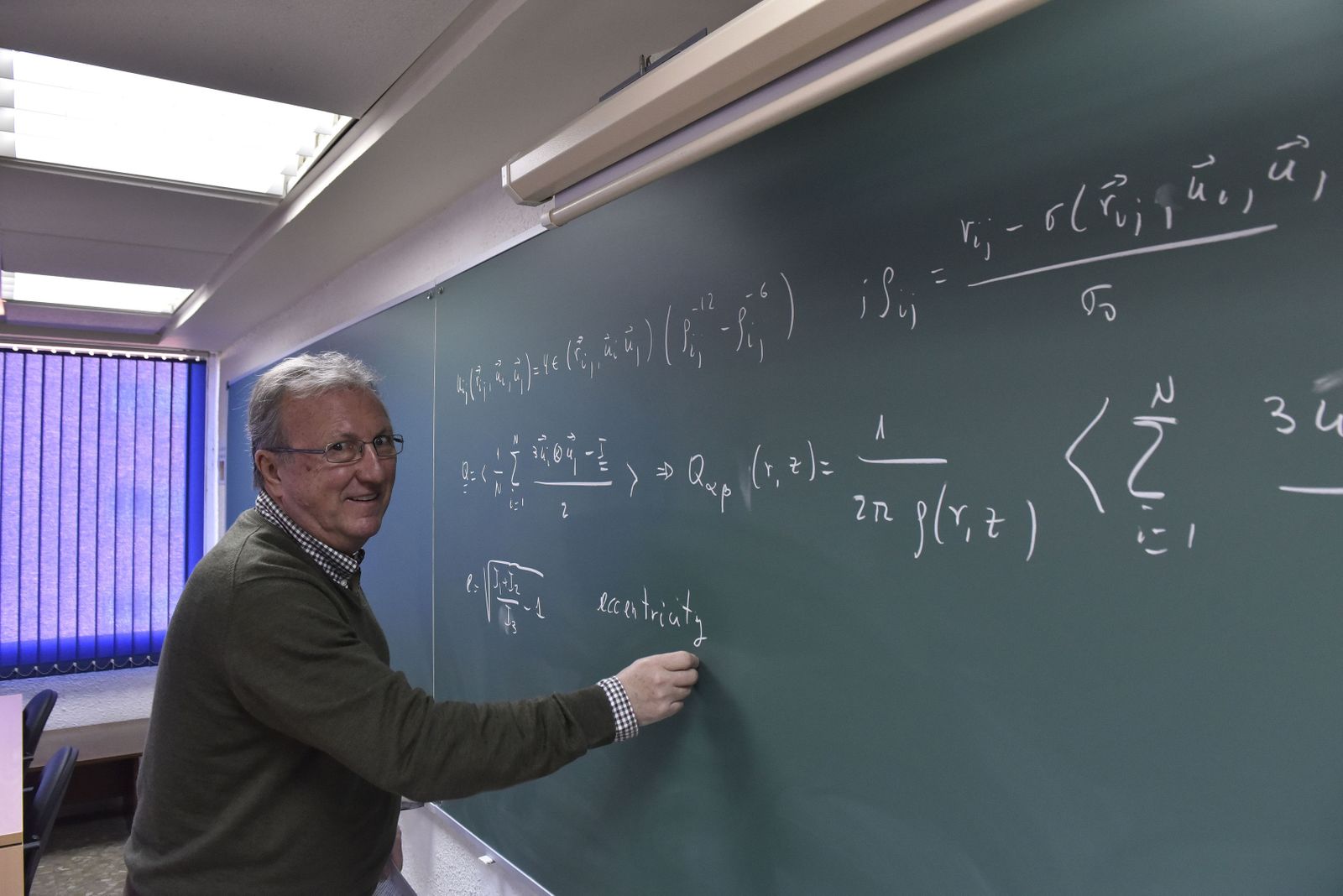 El catedrático de Física Luis F. Rull