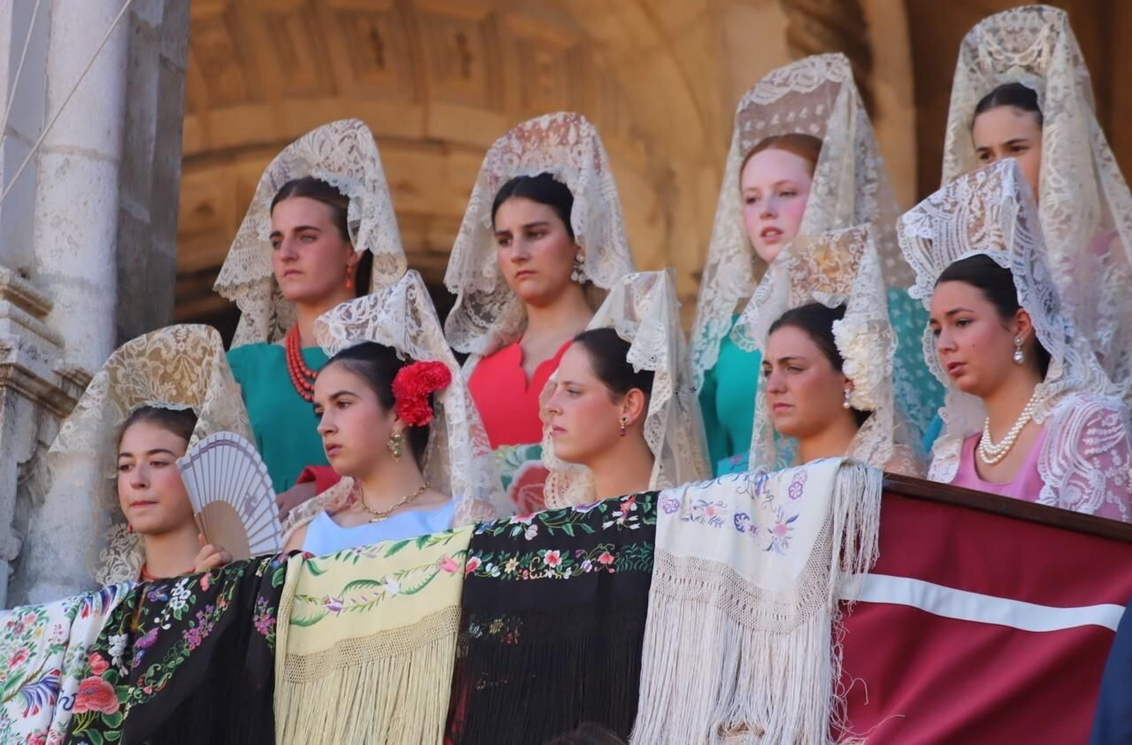 Las mantillas blancas en los palcos de la Maestranza