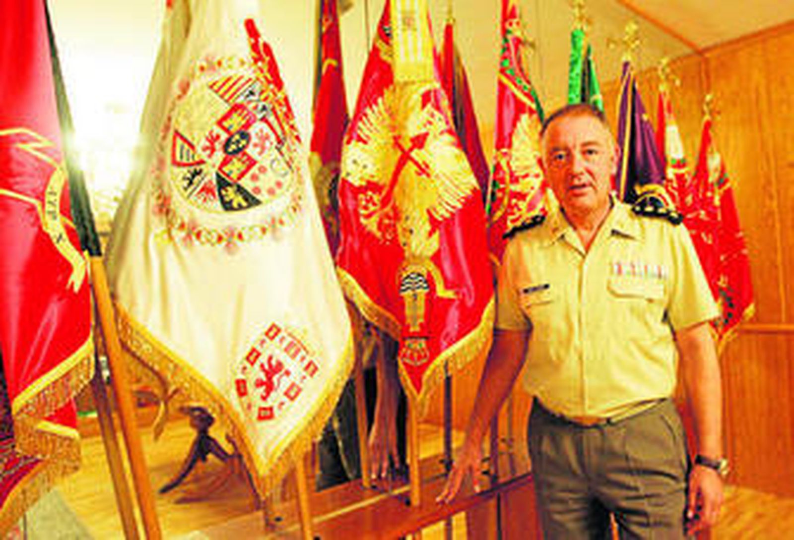 Antonio Ruiz Olmos en su despacho en la base de Cerro Muriano.