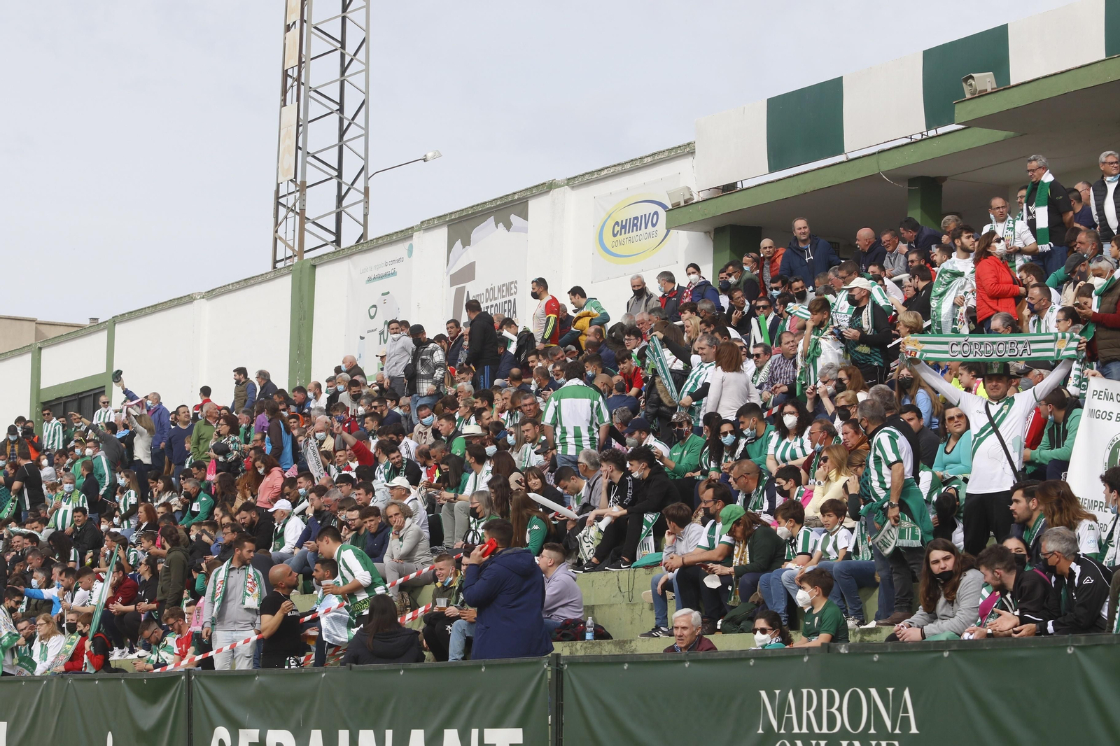 Aficionados blanquiverdes en El Maulí de Antequera. Aficionados blanquiverdes en El Maulí de Antequera.