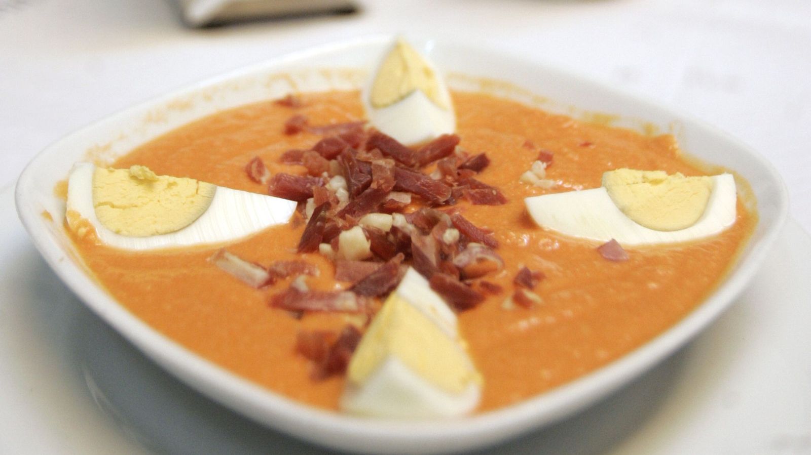 Plato de salmorejo.