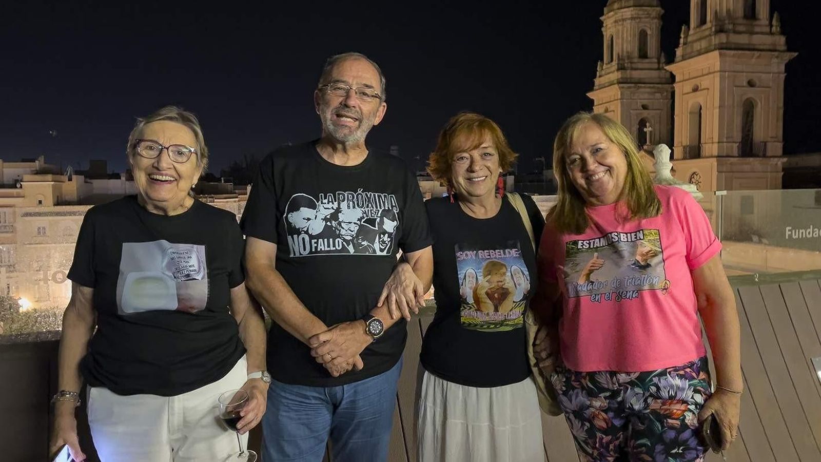 Paqui Cea, los hermanos Fernando y Pepa Santiago y Encarna Díaz, durante el festejo. Paqui Cea, los hermanos Fernando y Pepa Santiago y Encarna Díaz, durante el festejo.