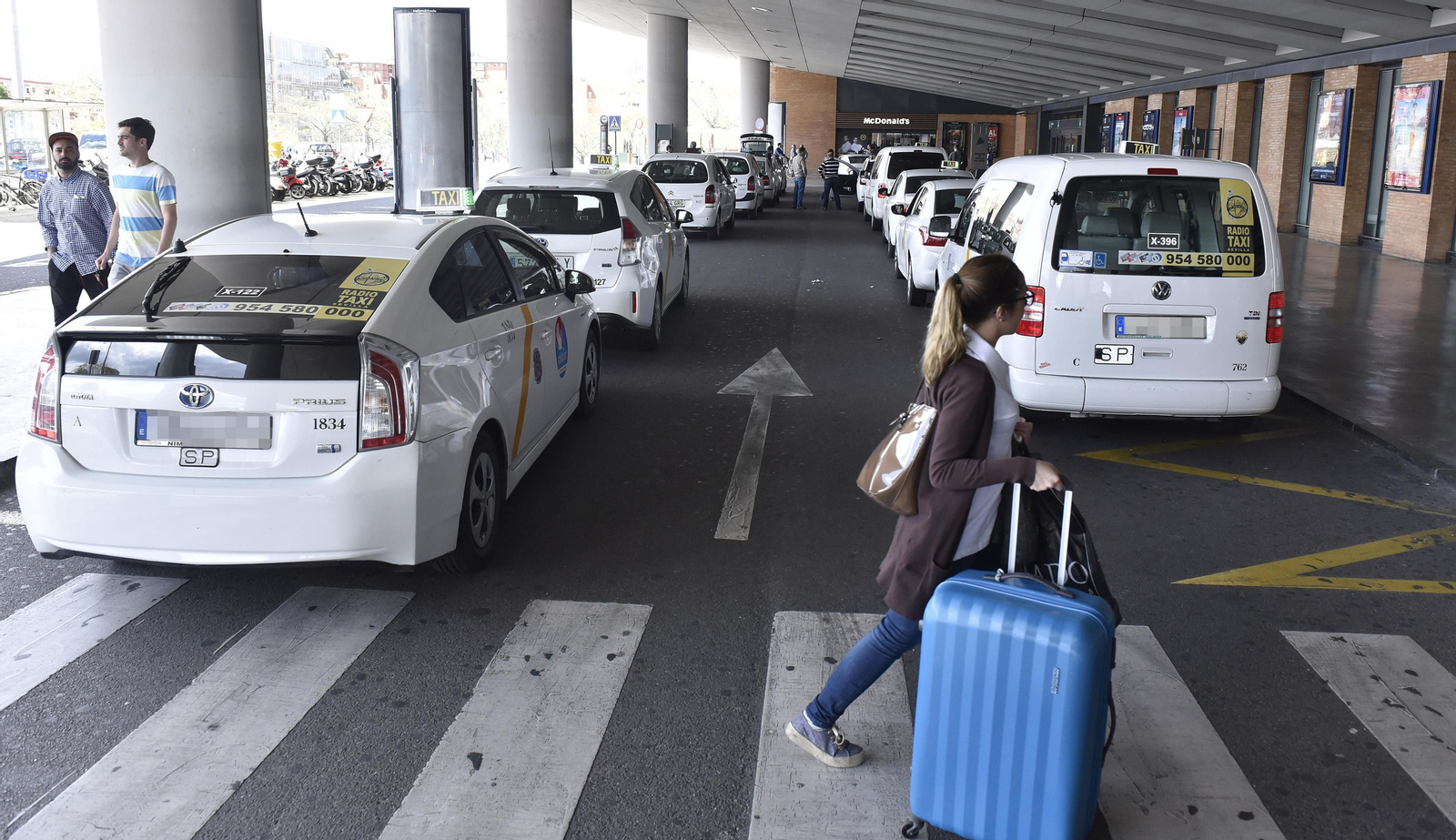 Parada de taxis en la estación de Santa Justa.