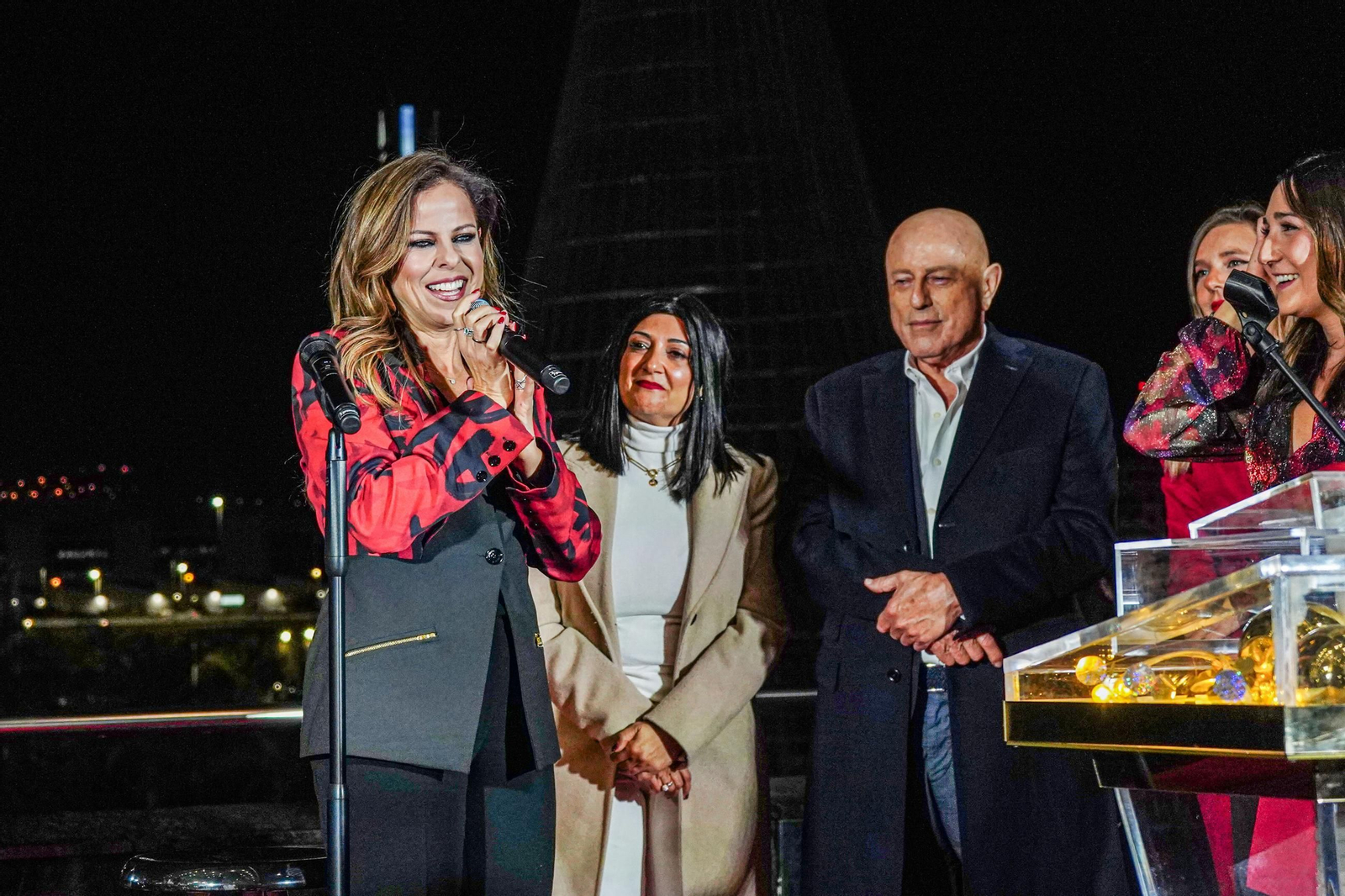 Galería | Granada ya está en Navidad: la fiesta del Nevada Shopping para el alumbrado