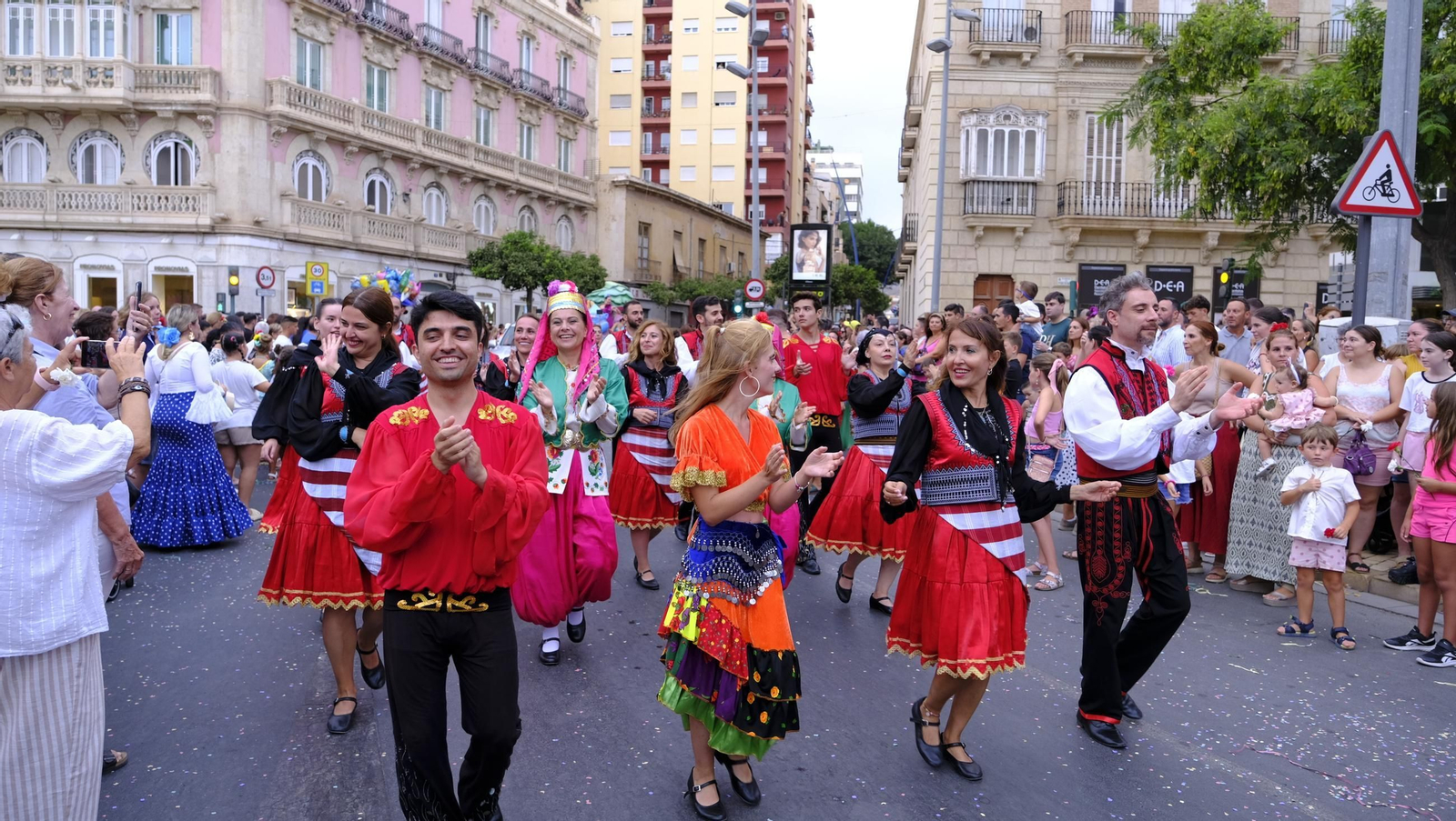 Las mejores imágenes de la Batalla de Flores de Almería