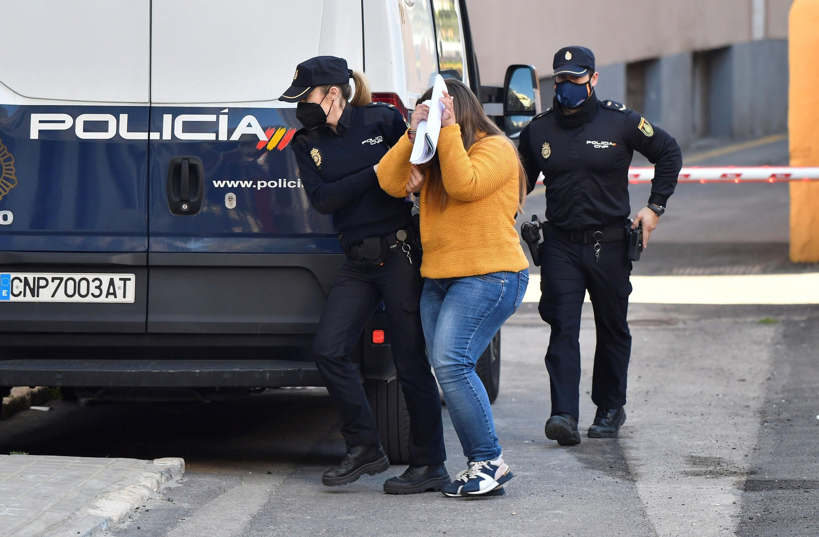 Ana María B.L. llega a la Audiencia Provincial de Almería.
