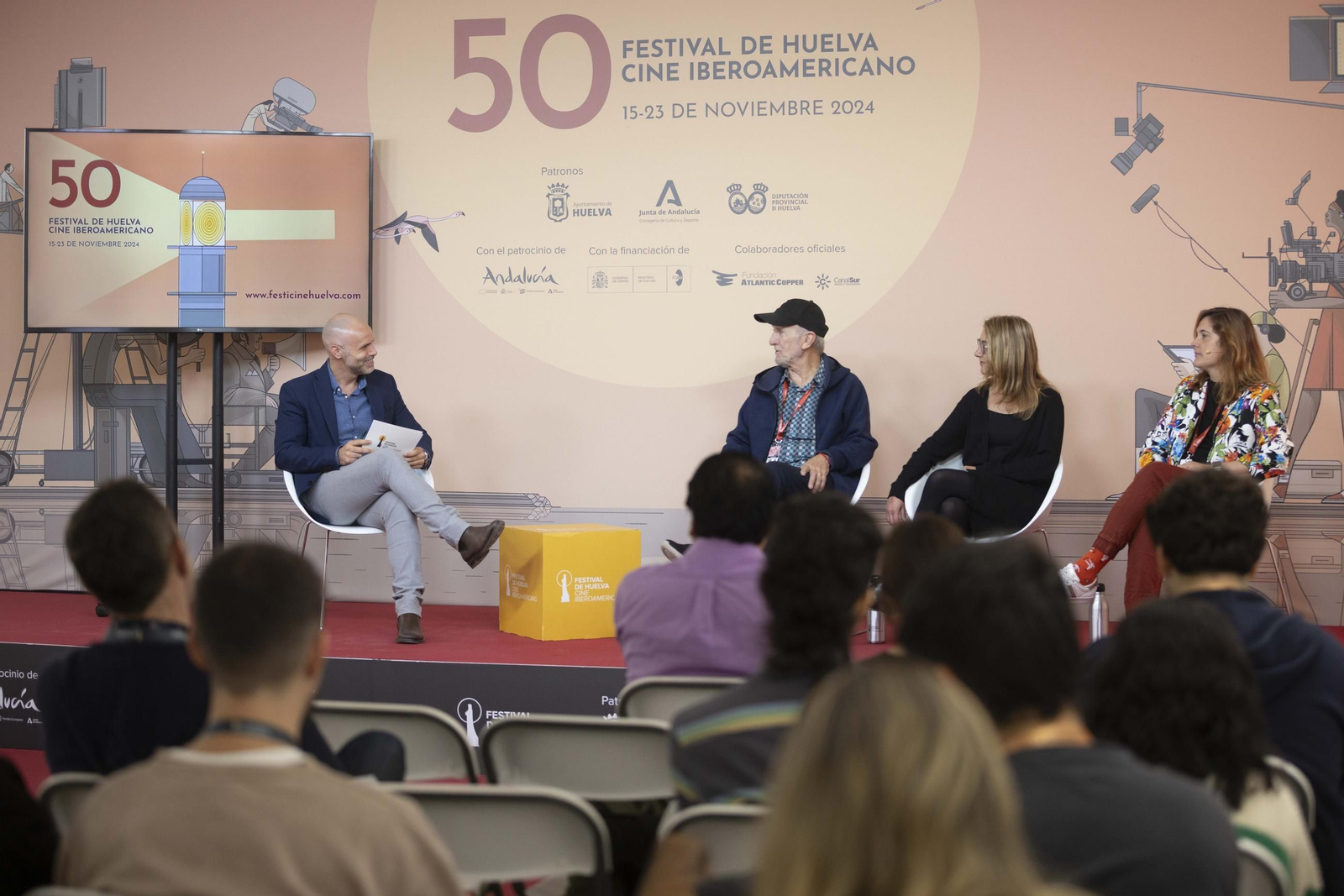 Teresa Lavina, Ivonne Cotorruelo y Javier Angulo hablan sobre la importancia de los festivales de cine de autor, este martes en la Casa Colón.