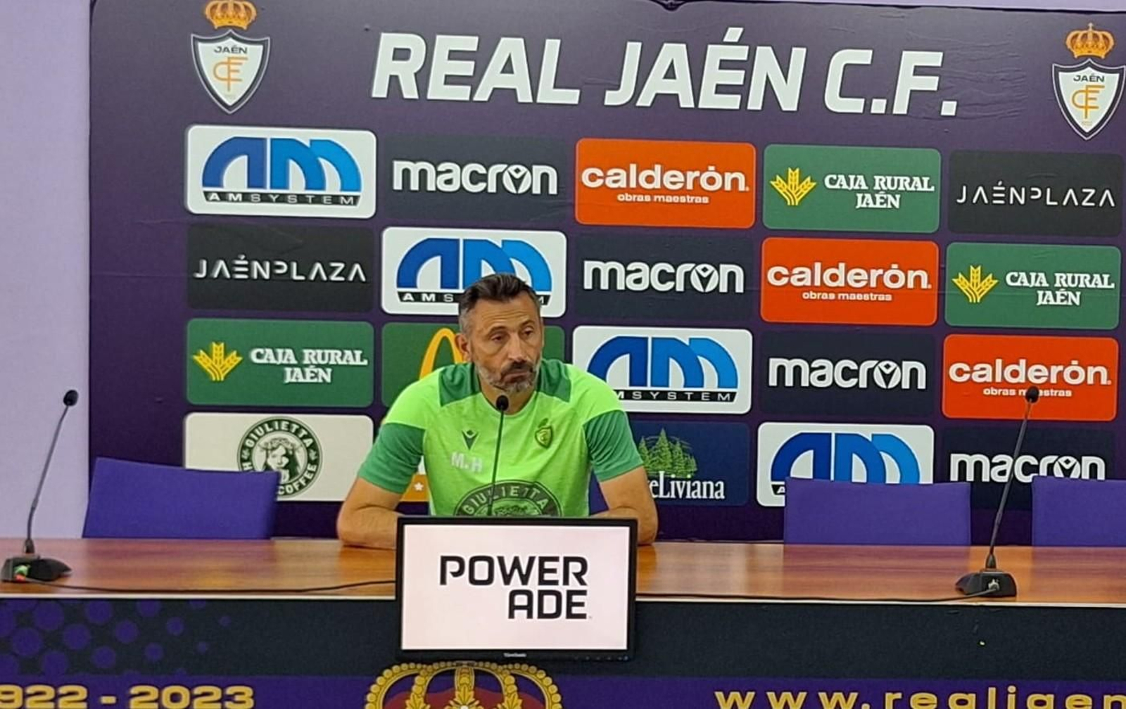 Manolo Herrero comparece ante los medios de comunicación en la rueda de prensa previa al partido de vuelta ante la UD Torre del Mar. Manolo Herrero comparece ante los medios de comunicación en la rueda de prensa previa al partido de vuelta ante la UD Torre del Mar.