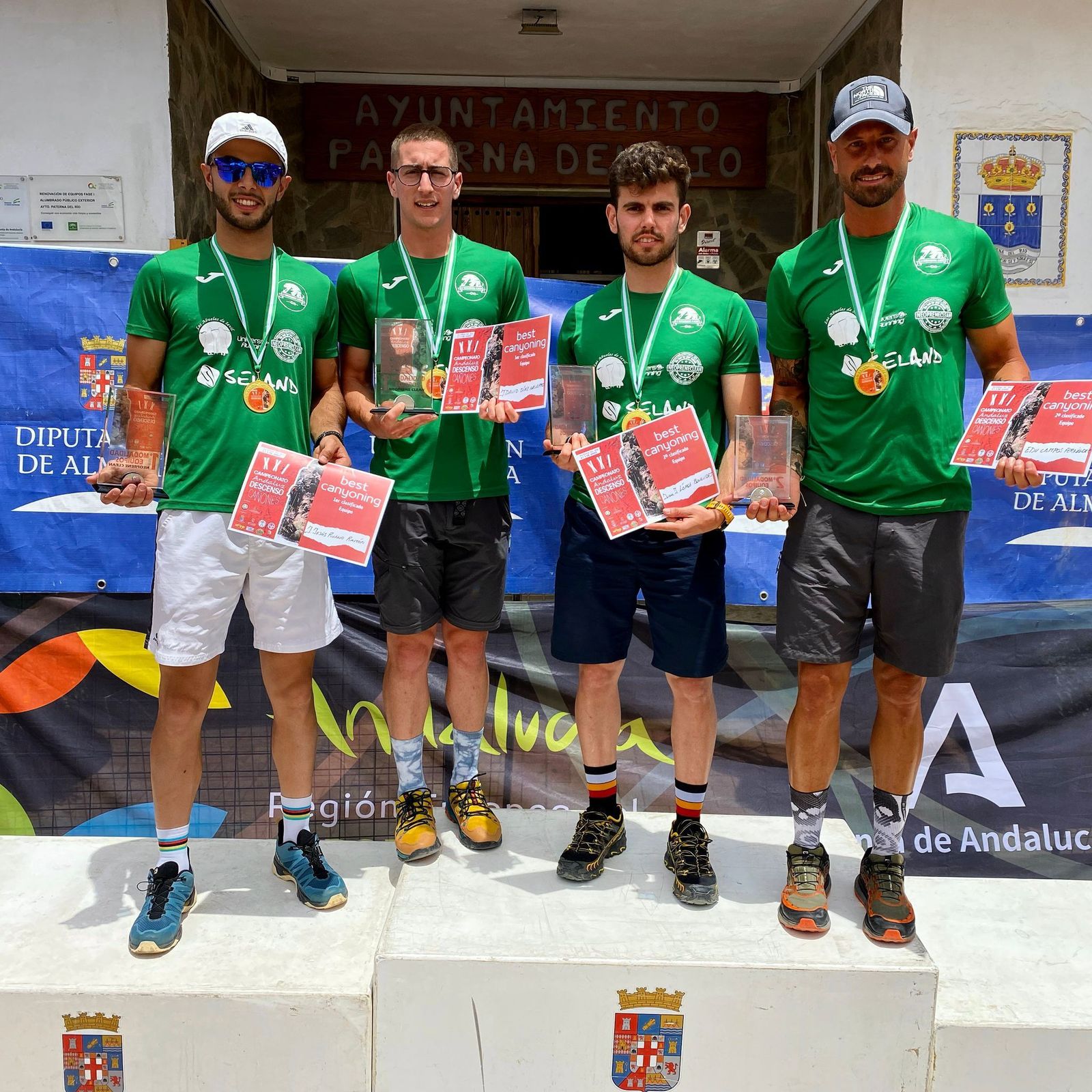 Foto con los premios.