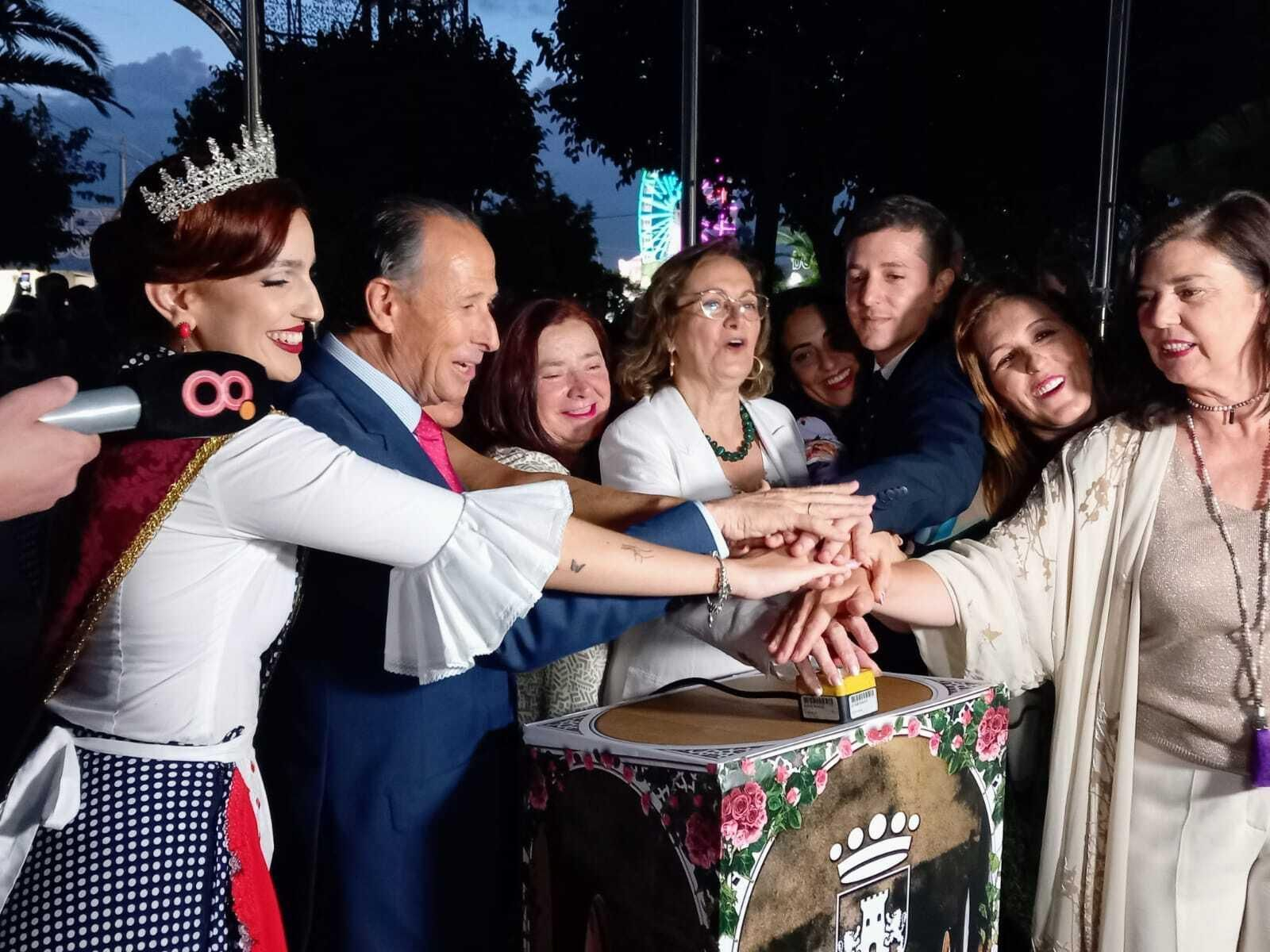 Feria de Chiclana 2023: Las imágenes de la noche de inauguración y el alumbrado