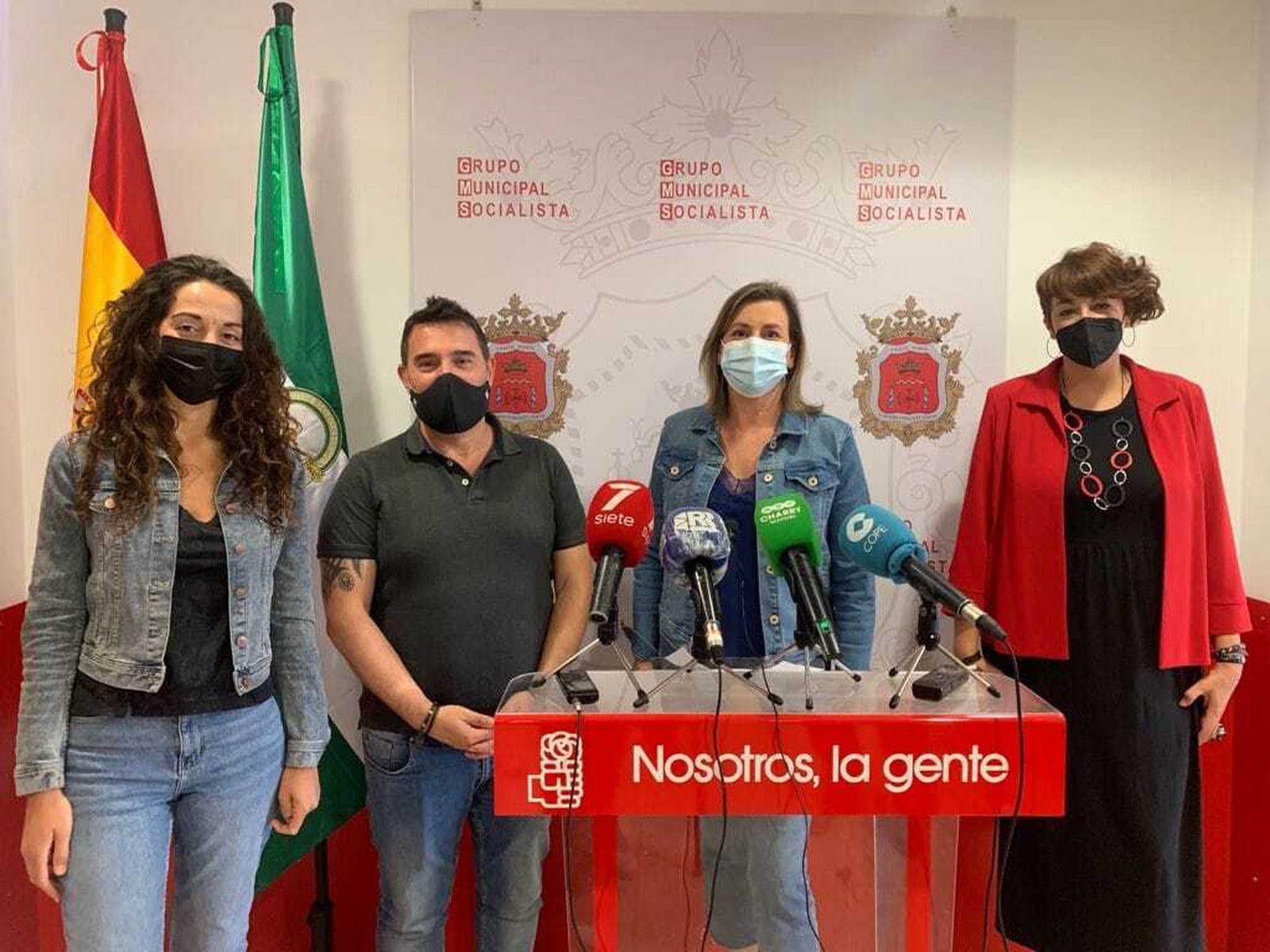 La portavoz del PSOE de Ronda junto a sus compañeros del grupo municipal.