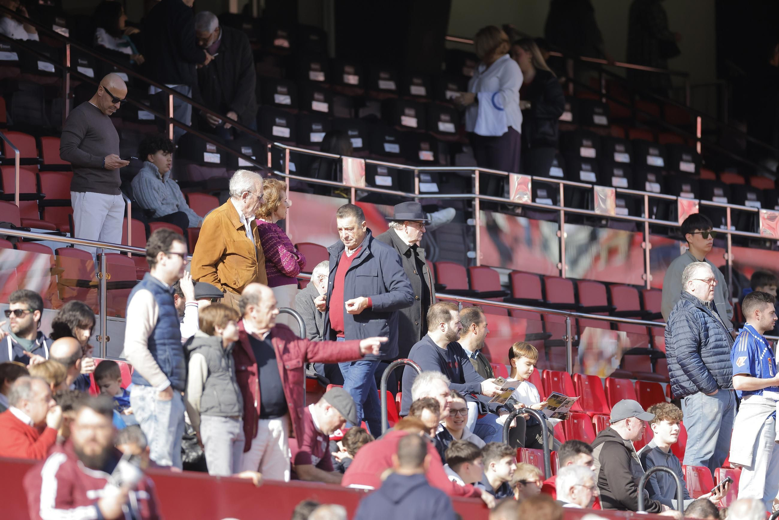 Búscate en las fotos del Sevilla - Oviedo