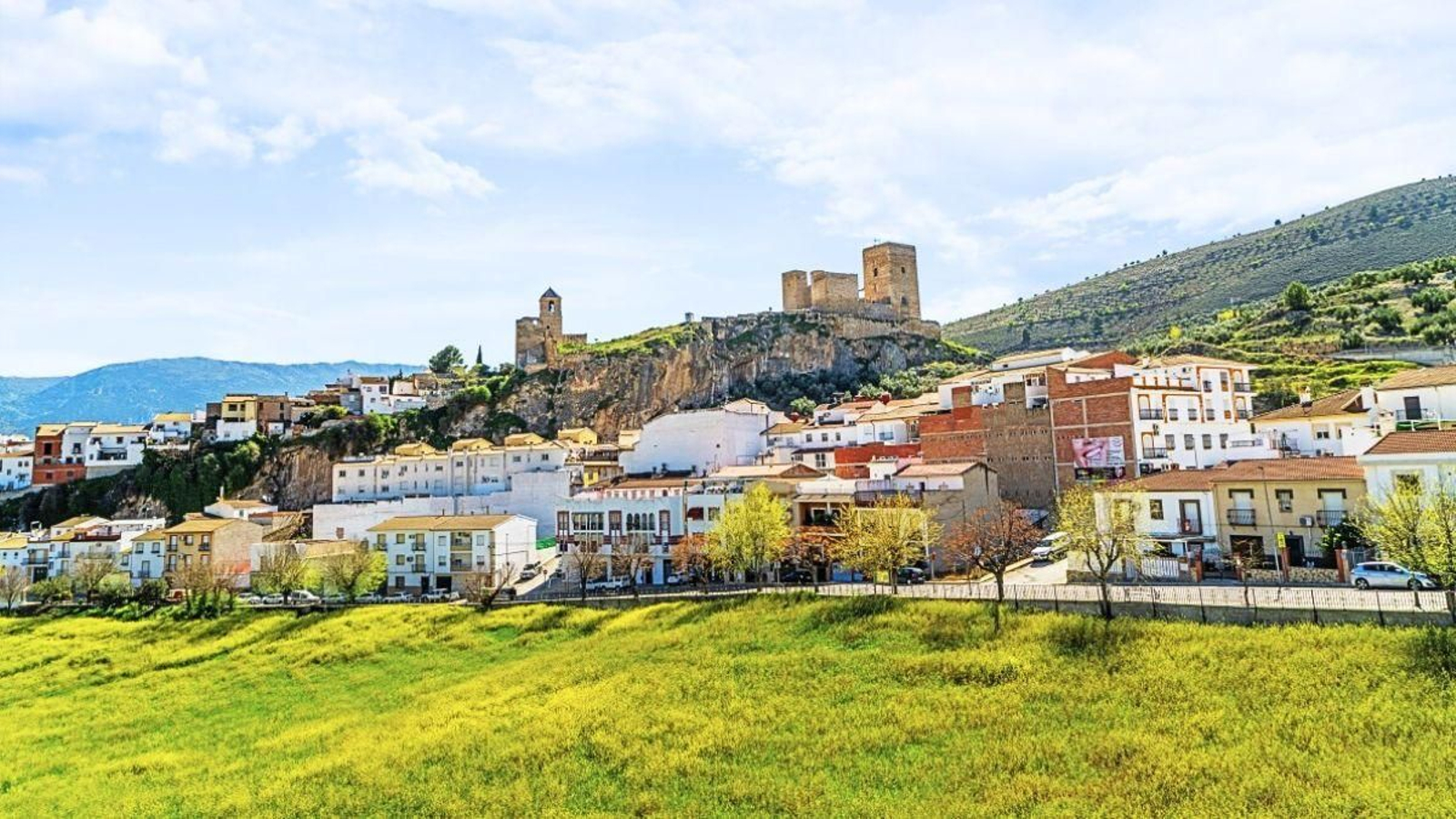 De los tres pueblos propuestos, el único con un castillo en pie visitable es el de La Guardia de Jaén.