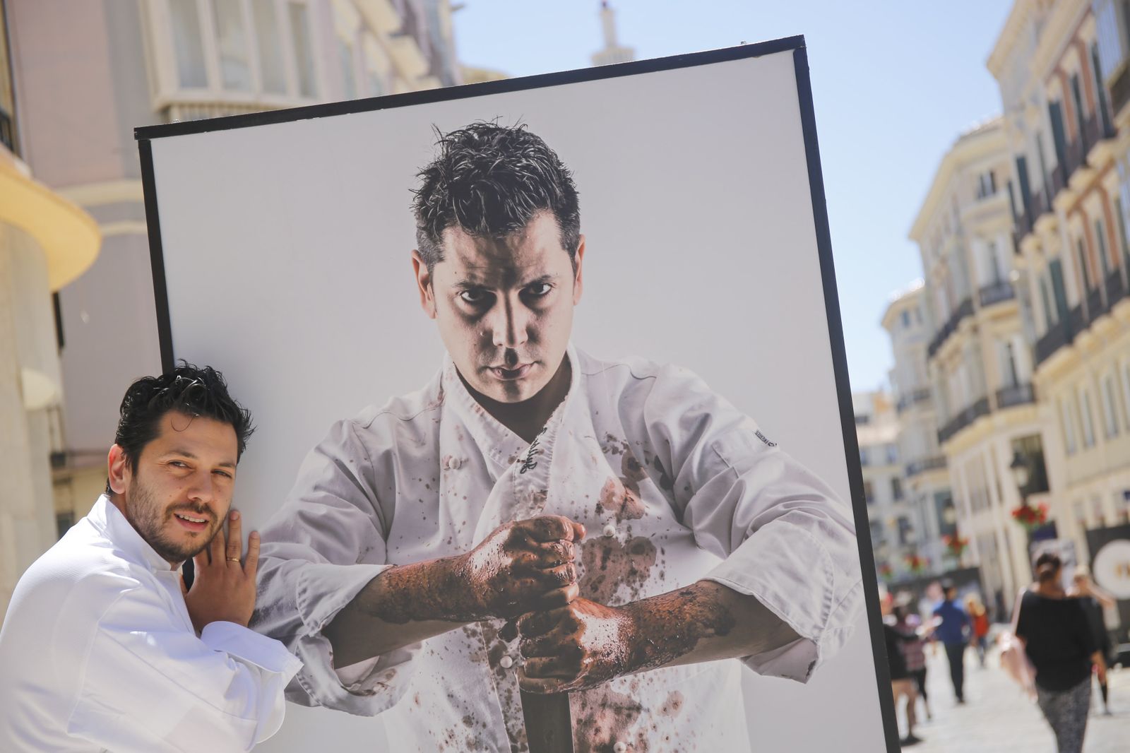 El cocinero Diego Gallegos ayer en la calle Larios.