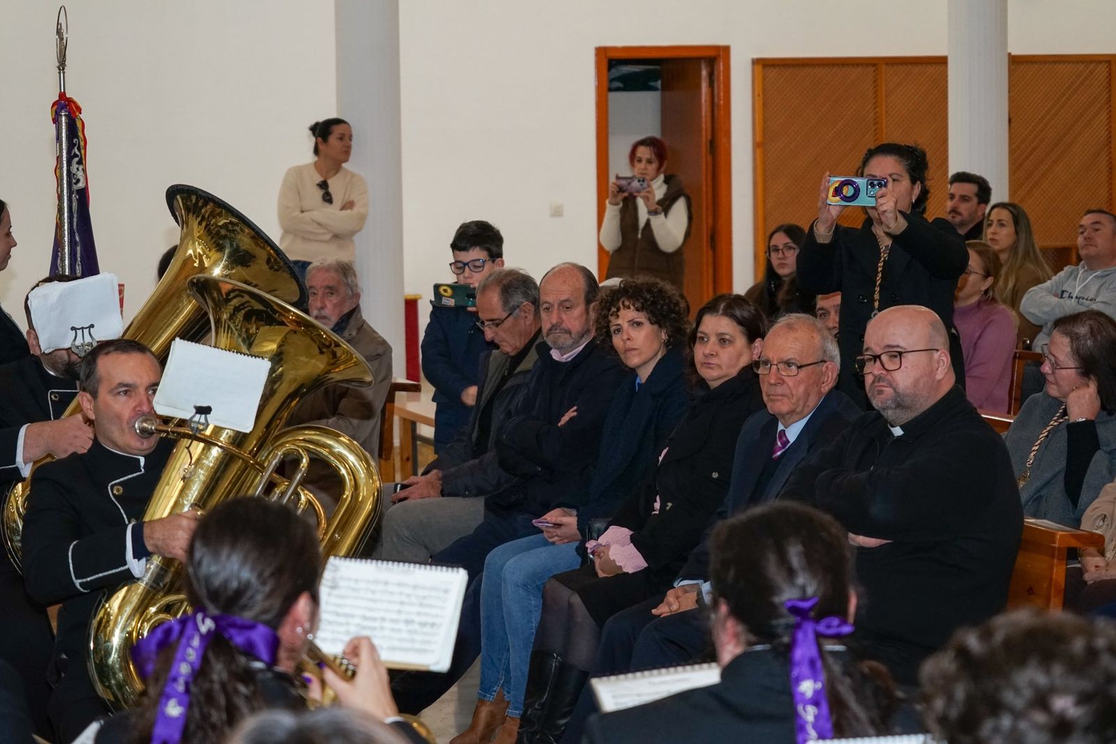 La AM de Las Angustias de Vícar viste de gala su música con un nuevo uniforme