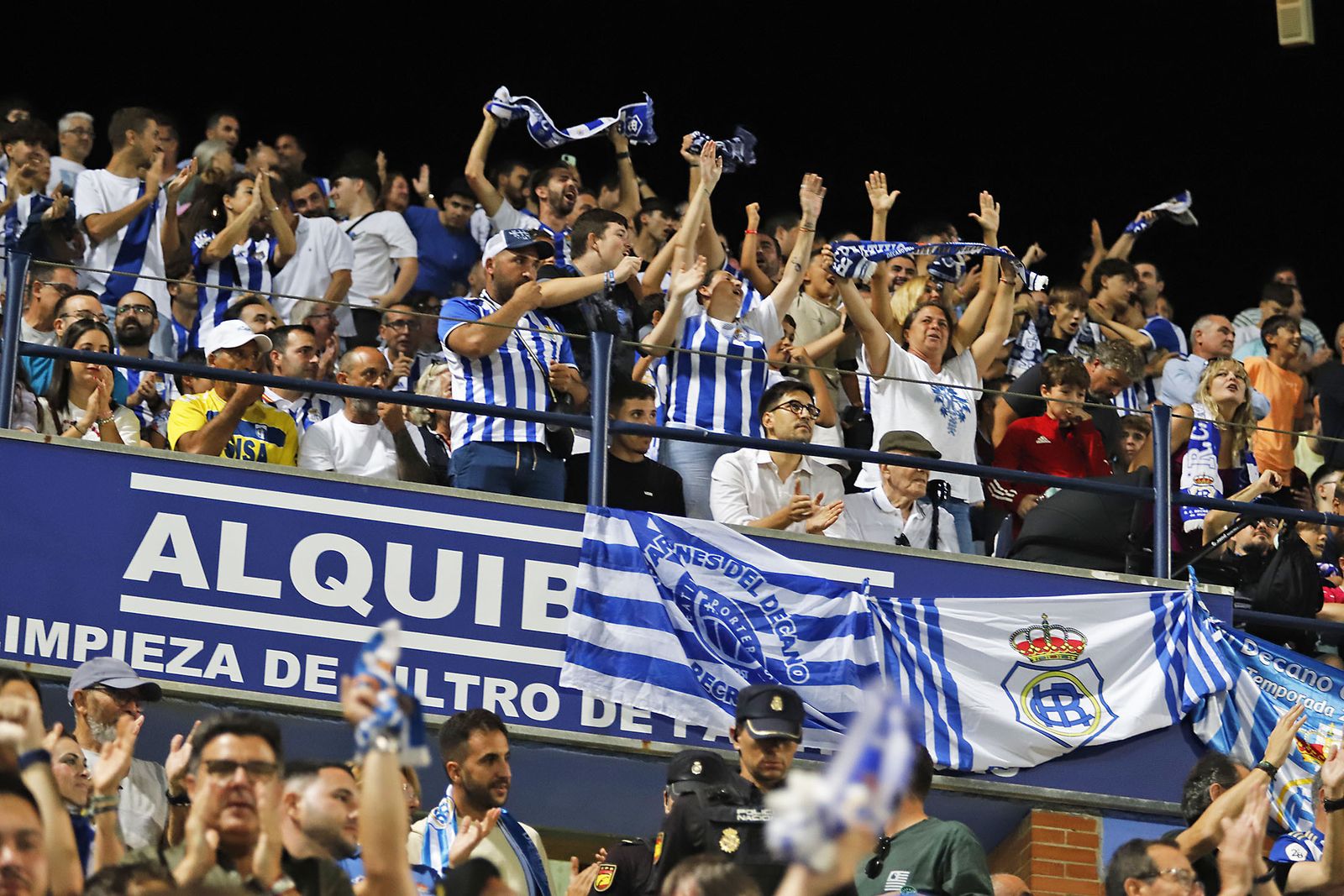 Ambiente en las gradas del Nuevo Colombino en el Recreativo de Huelva y Málaga