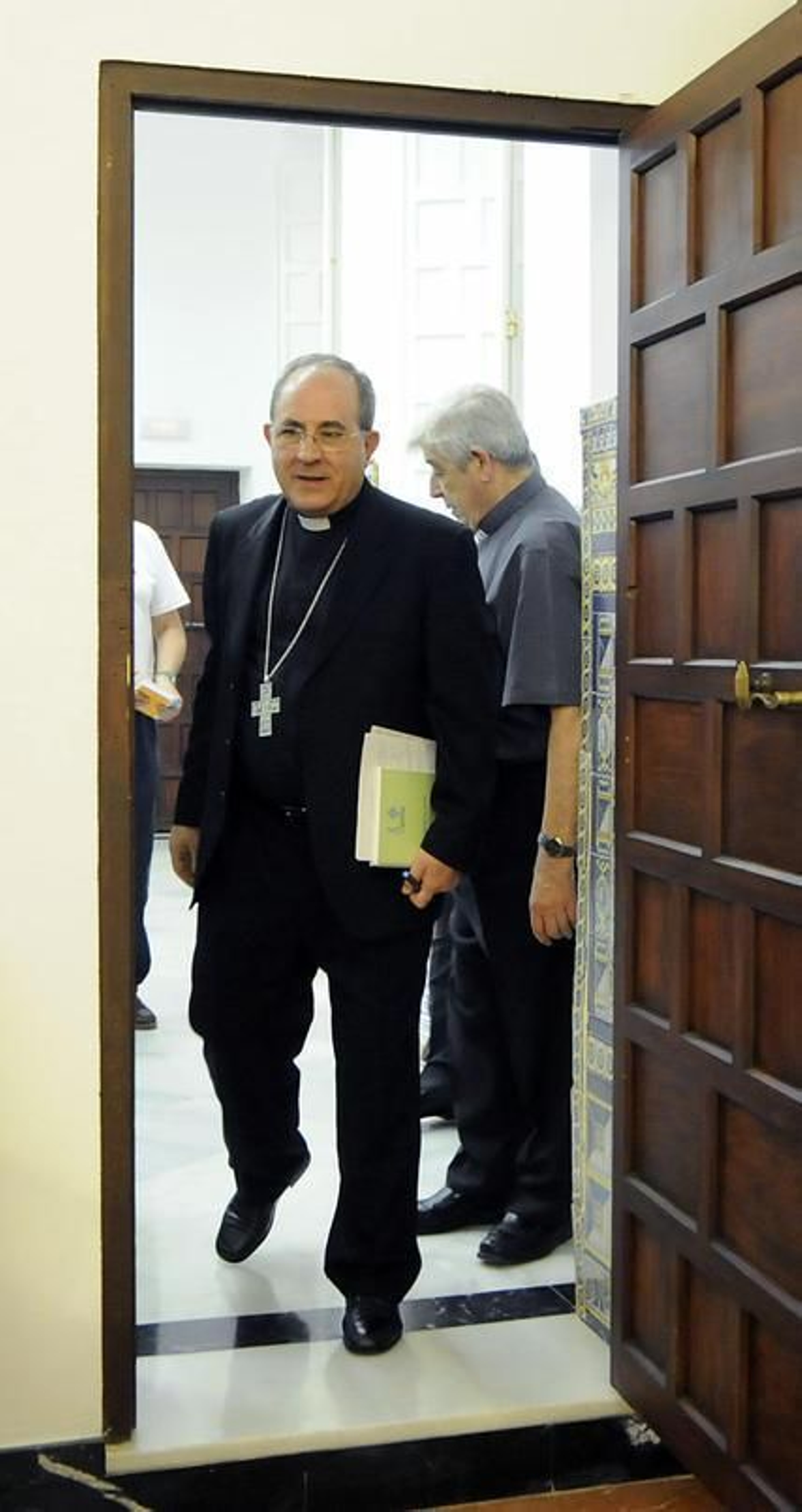 El Consejo de Hermandades apoya a Asenjo para la salida de nazarenas