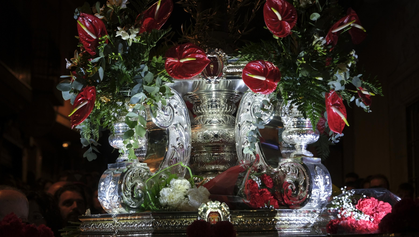 Procesión del Vía Crucis-Cristo de la Escucha en Almería, en imágenes