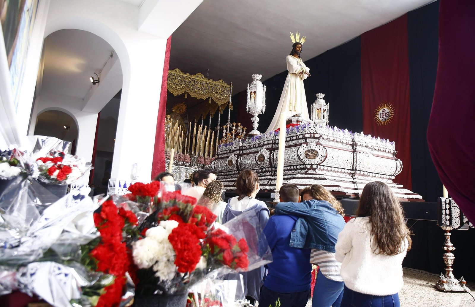 Las fotos del Lunes Santo en Málaga: la devoción en el barrio de La Trinidad