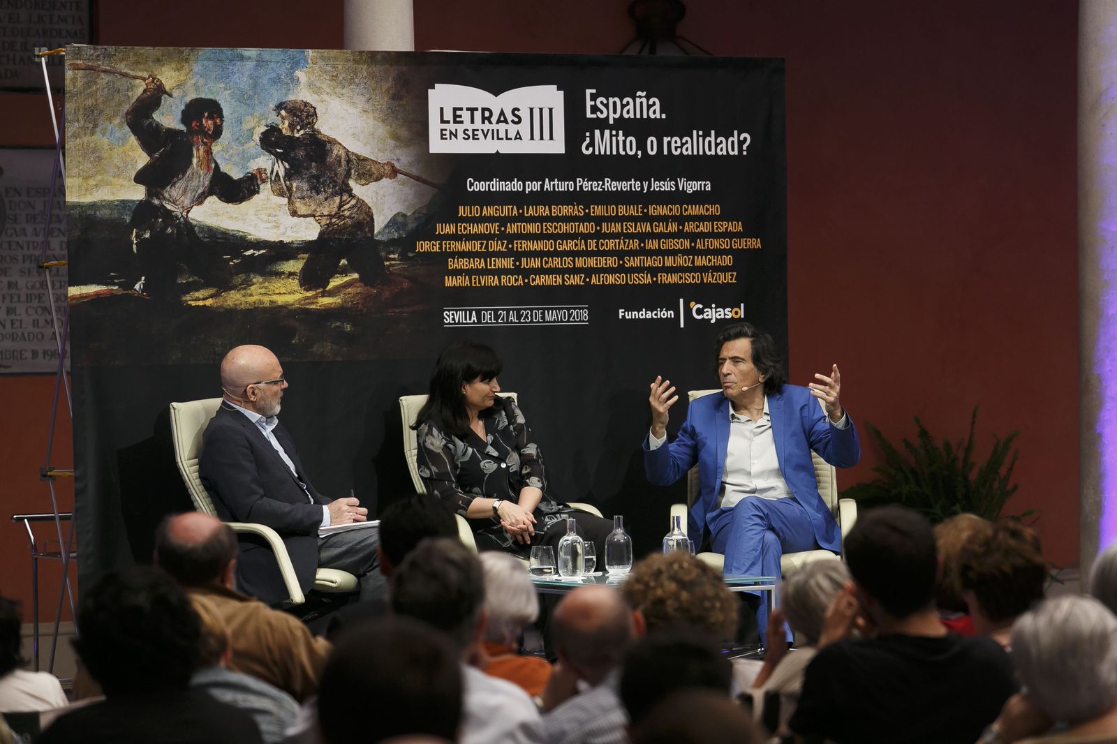 Jesús Vigorra junto a Carmen Sanz y Arcadi Espada en la Fundación Cajasol.