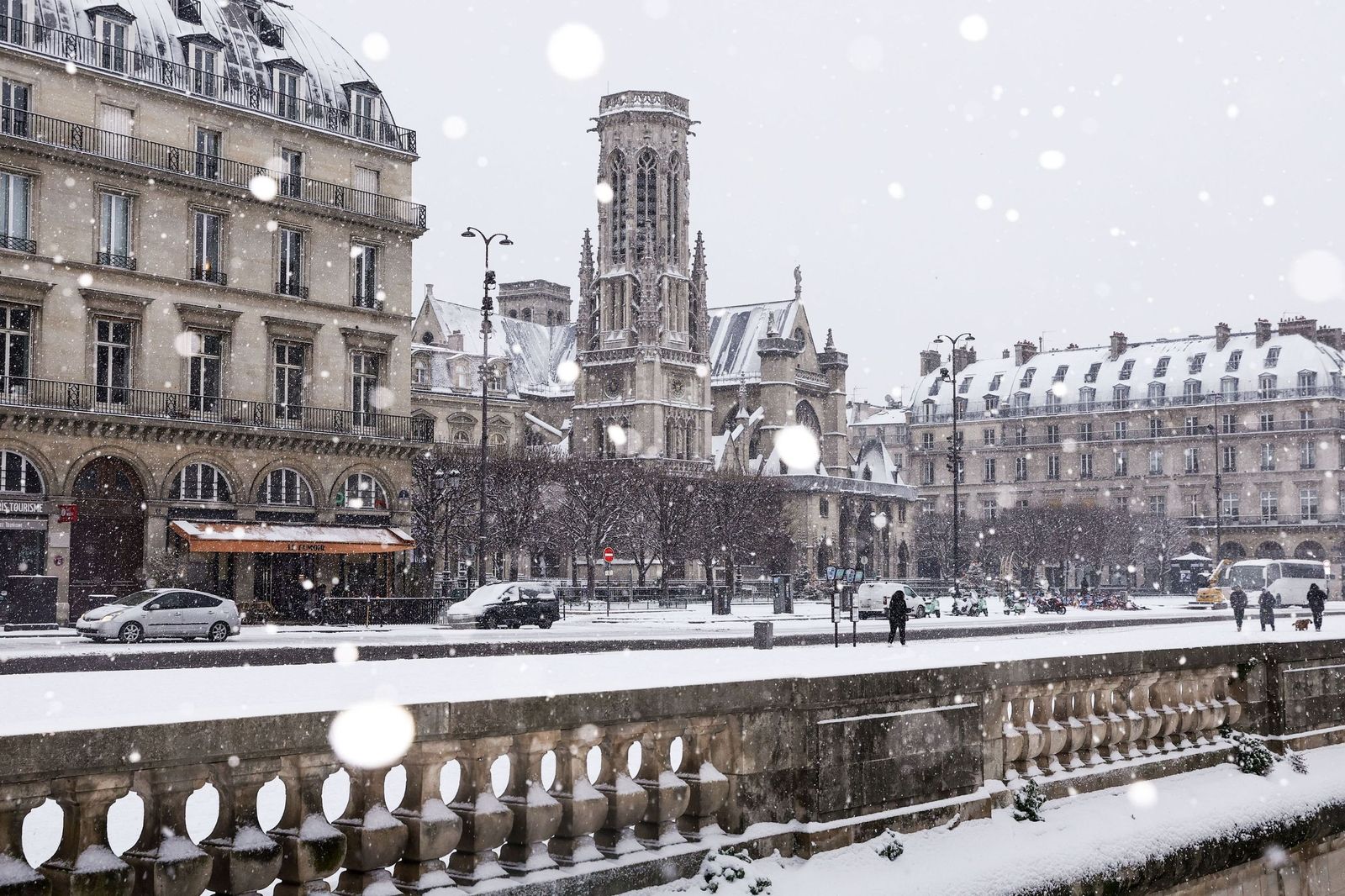 Las fotos del temporal de nieve en París