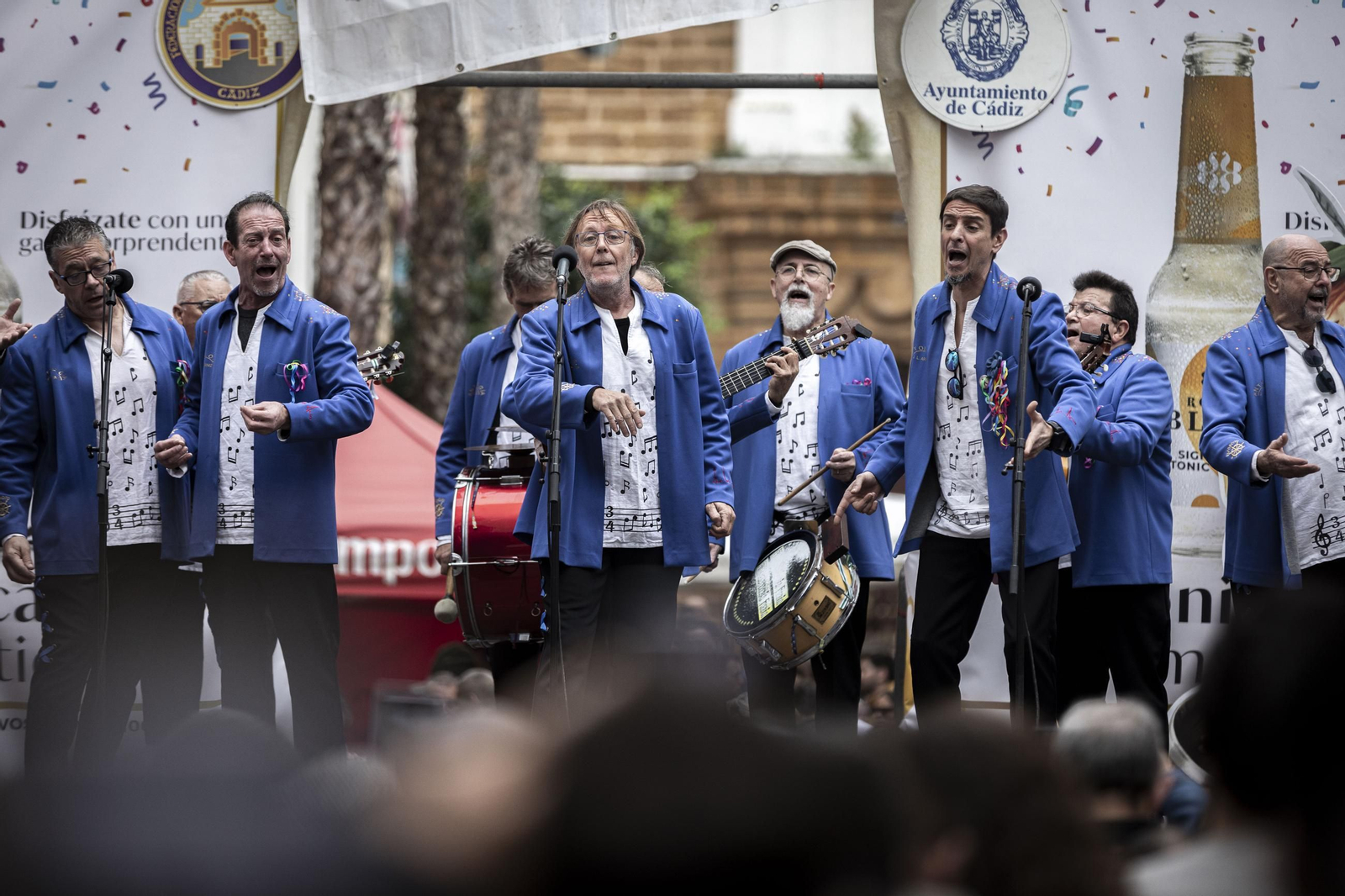 Las imágenes de la Erizada popular del Carnaval de Cádiz 2025