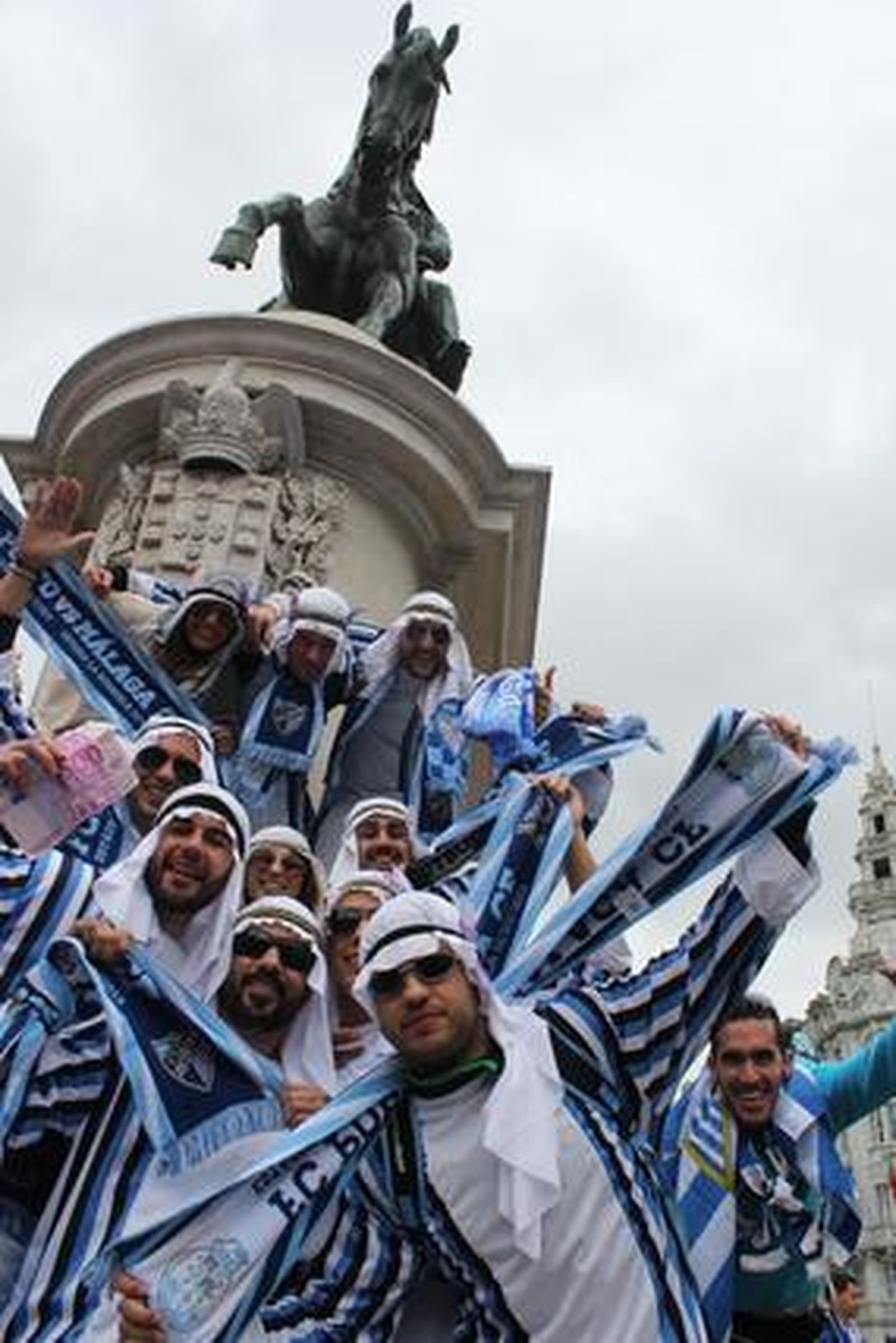 Malaguistas en la plaza de la Libertad

Foto: J. L. Malo
