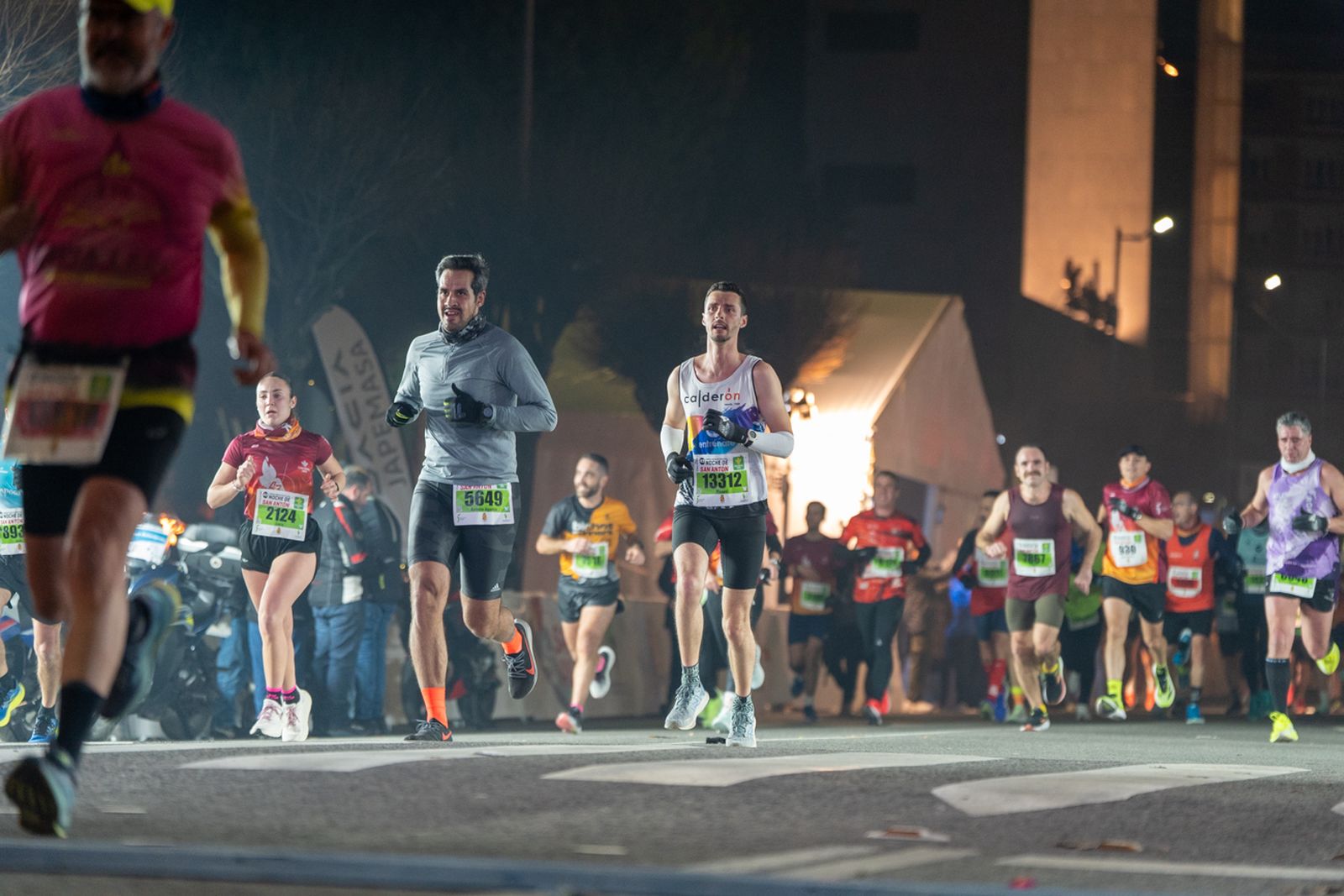 En imágenes: búscate en tu llegada a meta de la Carrera de San Antón 2026 (7)