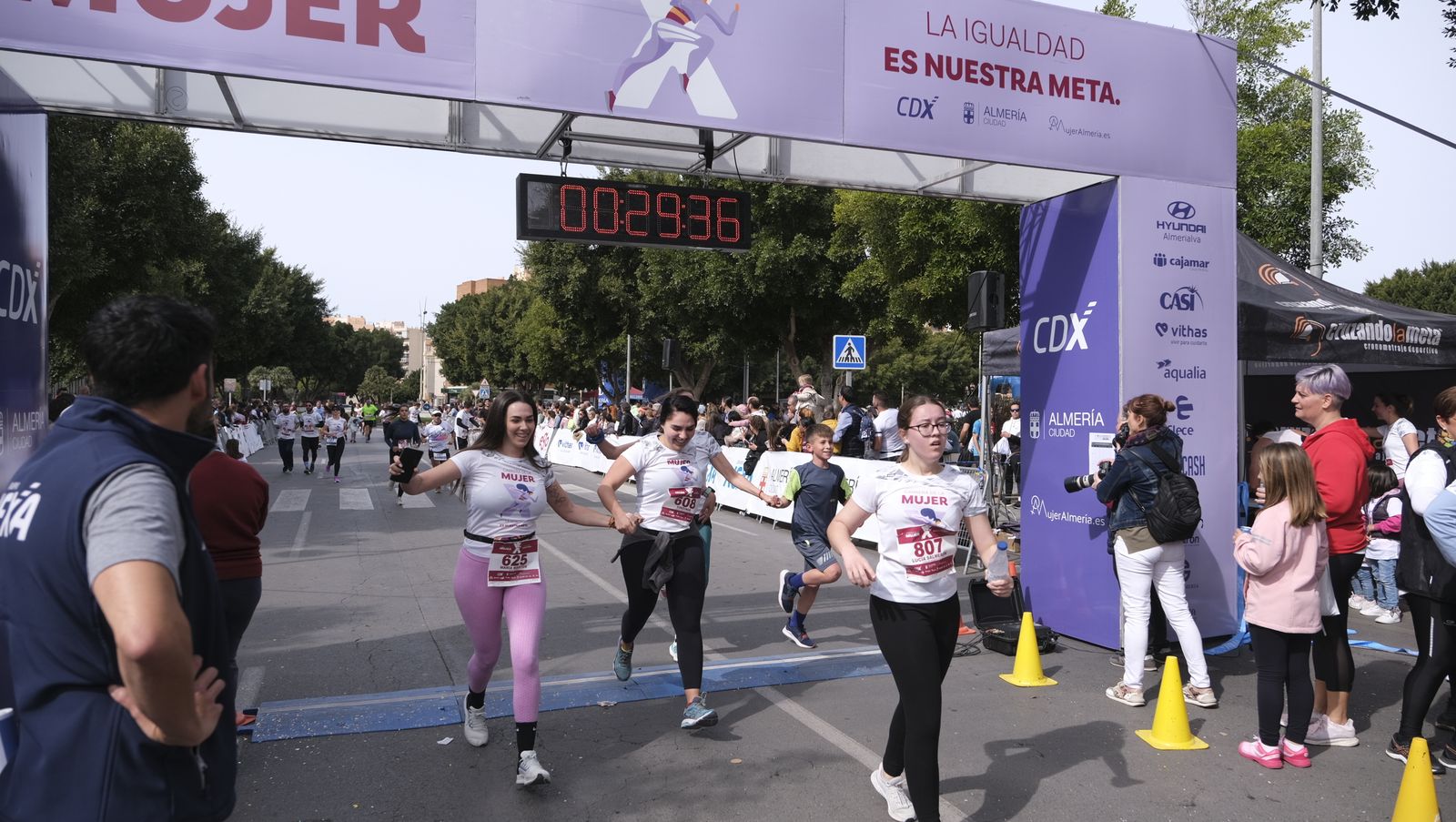 Imágenes de la Carrera de la Mujer 2023 en Almería