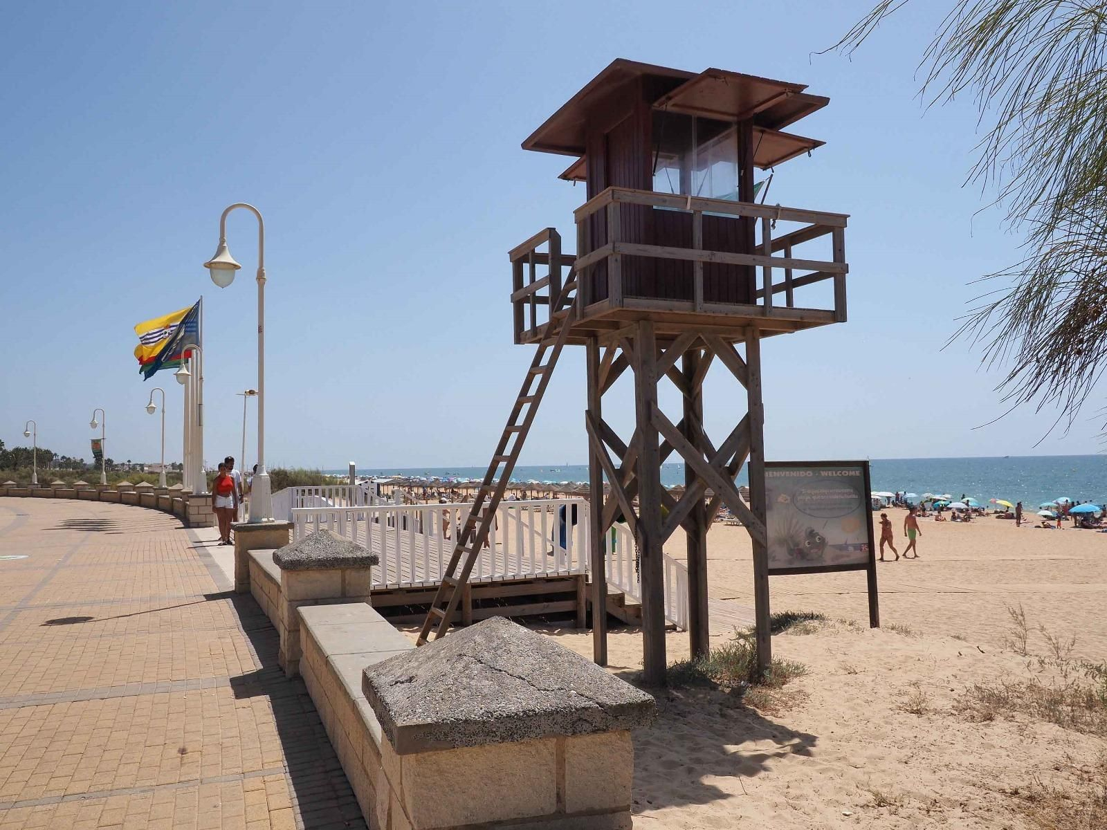 Ambiente de la playa de Islantilla una tarde de verano