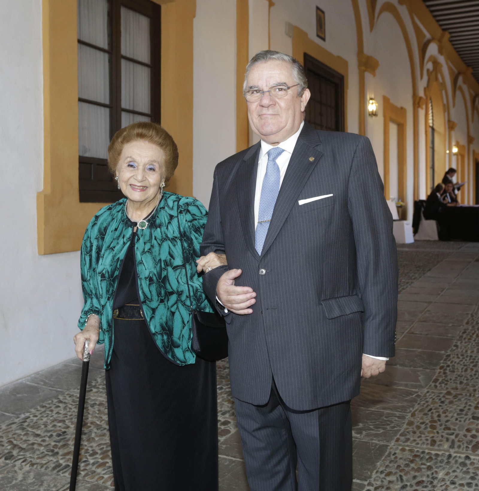 Concha García y su hijo Francisco Yoldi García.