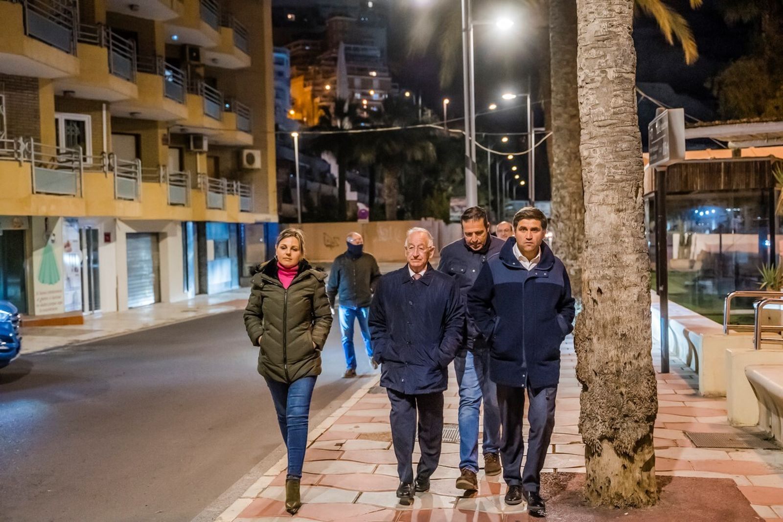 Amat supervisa la sustitución de las 2.647 luminarias por otras nuevas con tecnología LED que se han instalado en Aguadulce