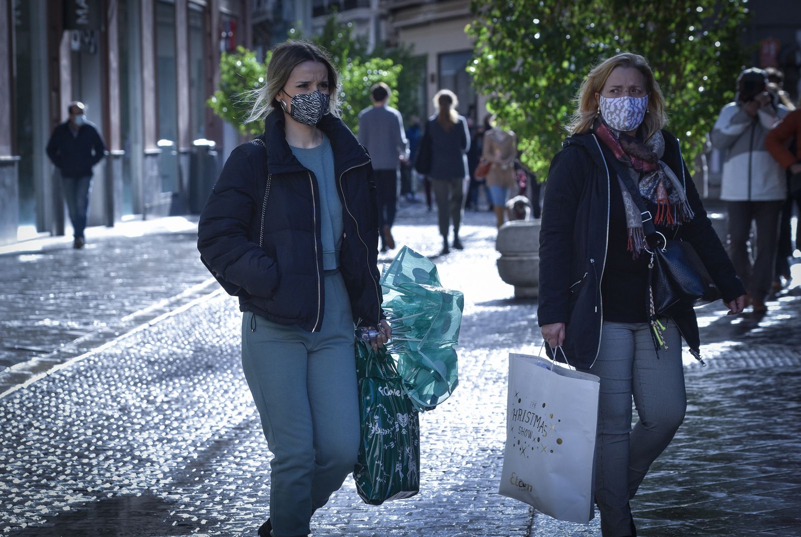 Luces y sombras en un buen puente para el comercio y la hostelería