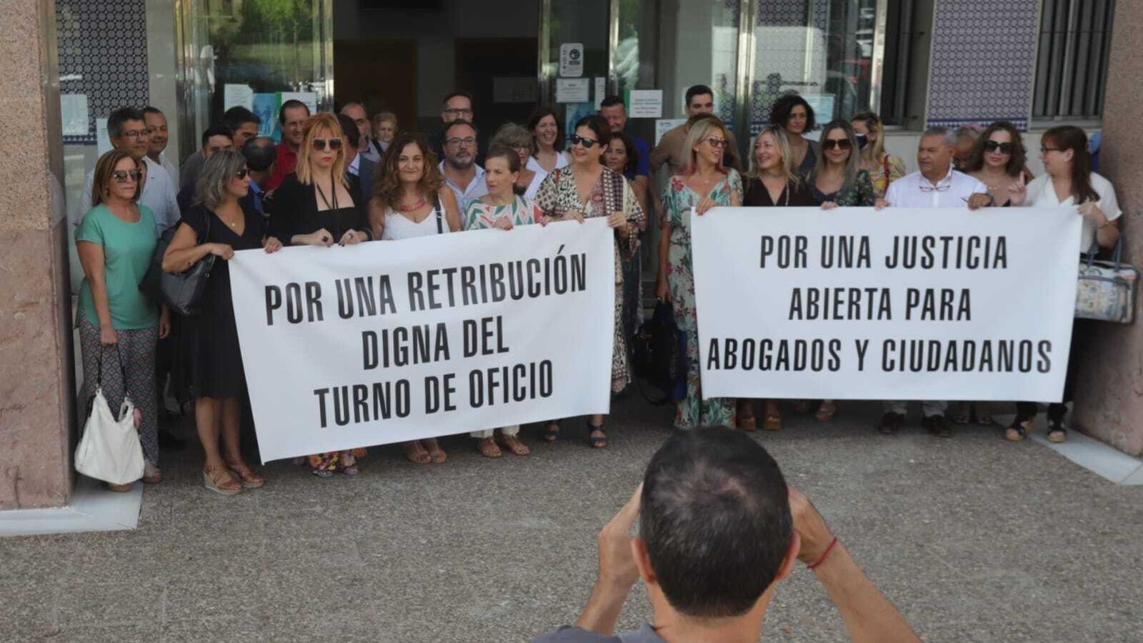 Manifestación en La Línea para mejorar las retribuciones del Turno de Oficio