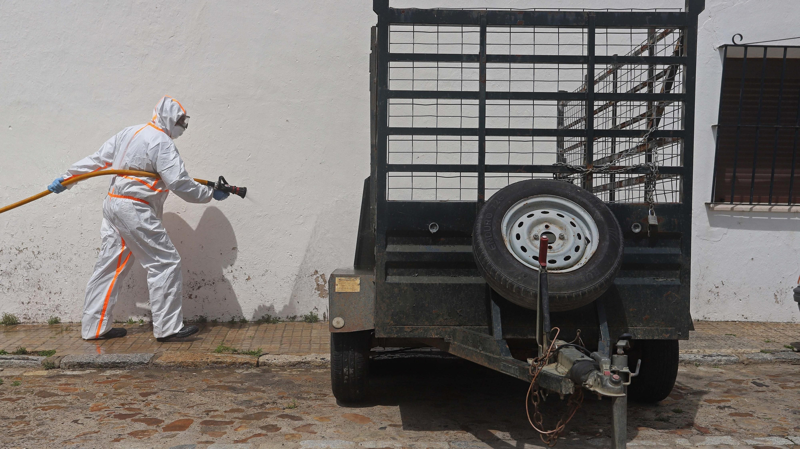 Tareas de desinfección del Infoca en Facinas