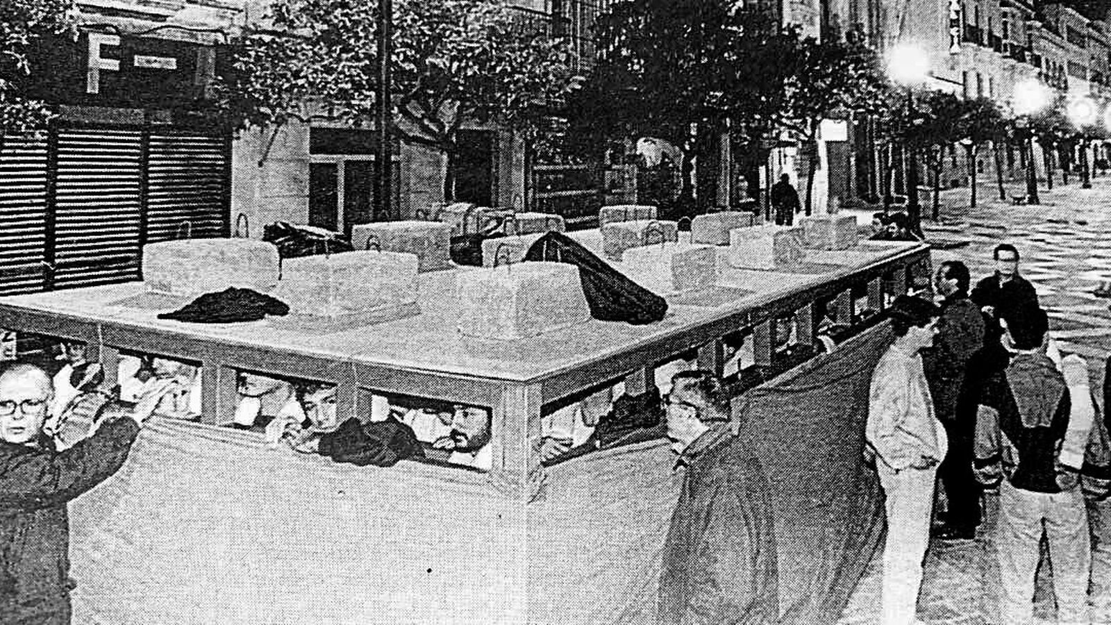 Ensayo de la cuadrilla de Cristo Rey por la recién peatonalizada calle Larga