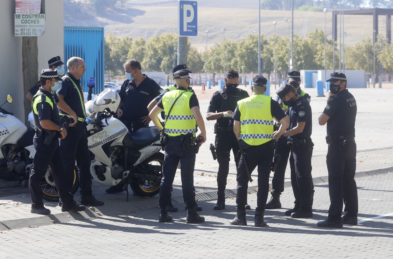 La caravana por una vuelta al cole segura en Córdoba, en fotos