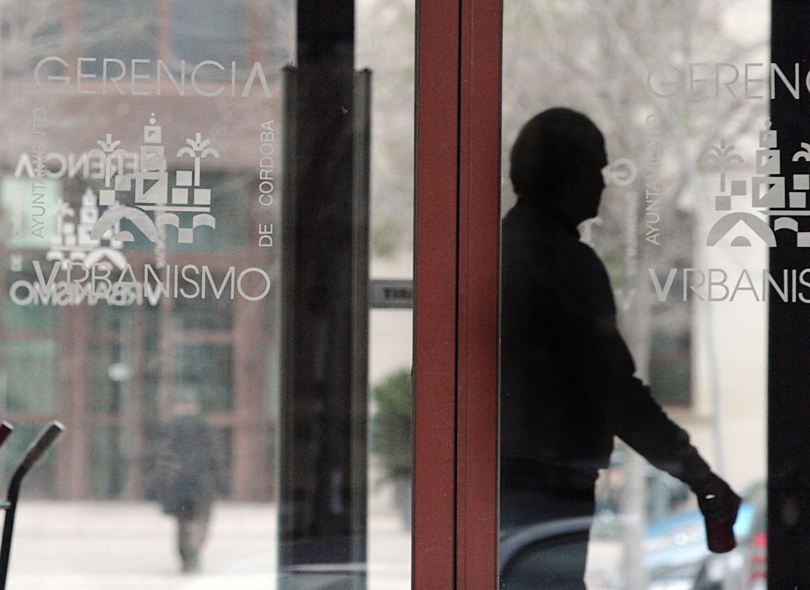 Puertas de entrada a la Gerencia Municipal de Urbanismo.