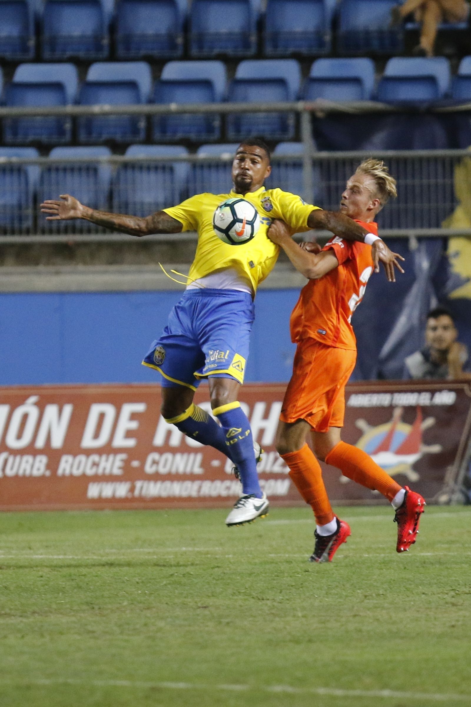 Las imágenes del Málaga-Las Palmas del Trofeo Carranza
