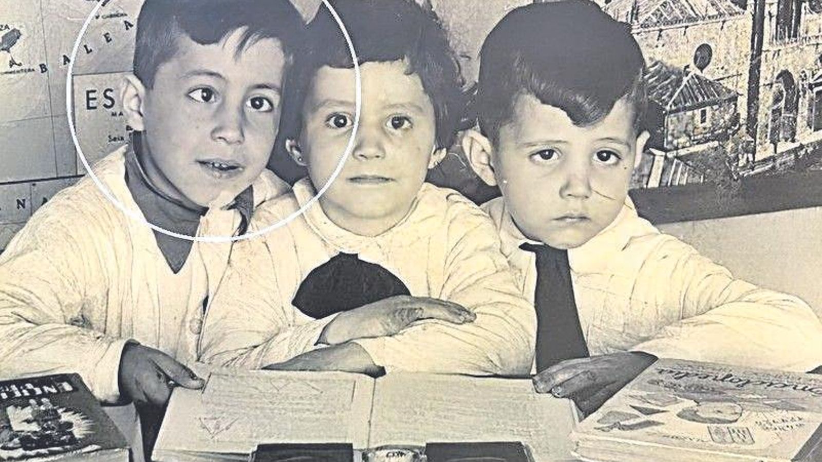 Pepe Jiménez ,con sus hermanos Carmen y Jesús, en el colegio San Rafael.
