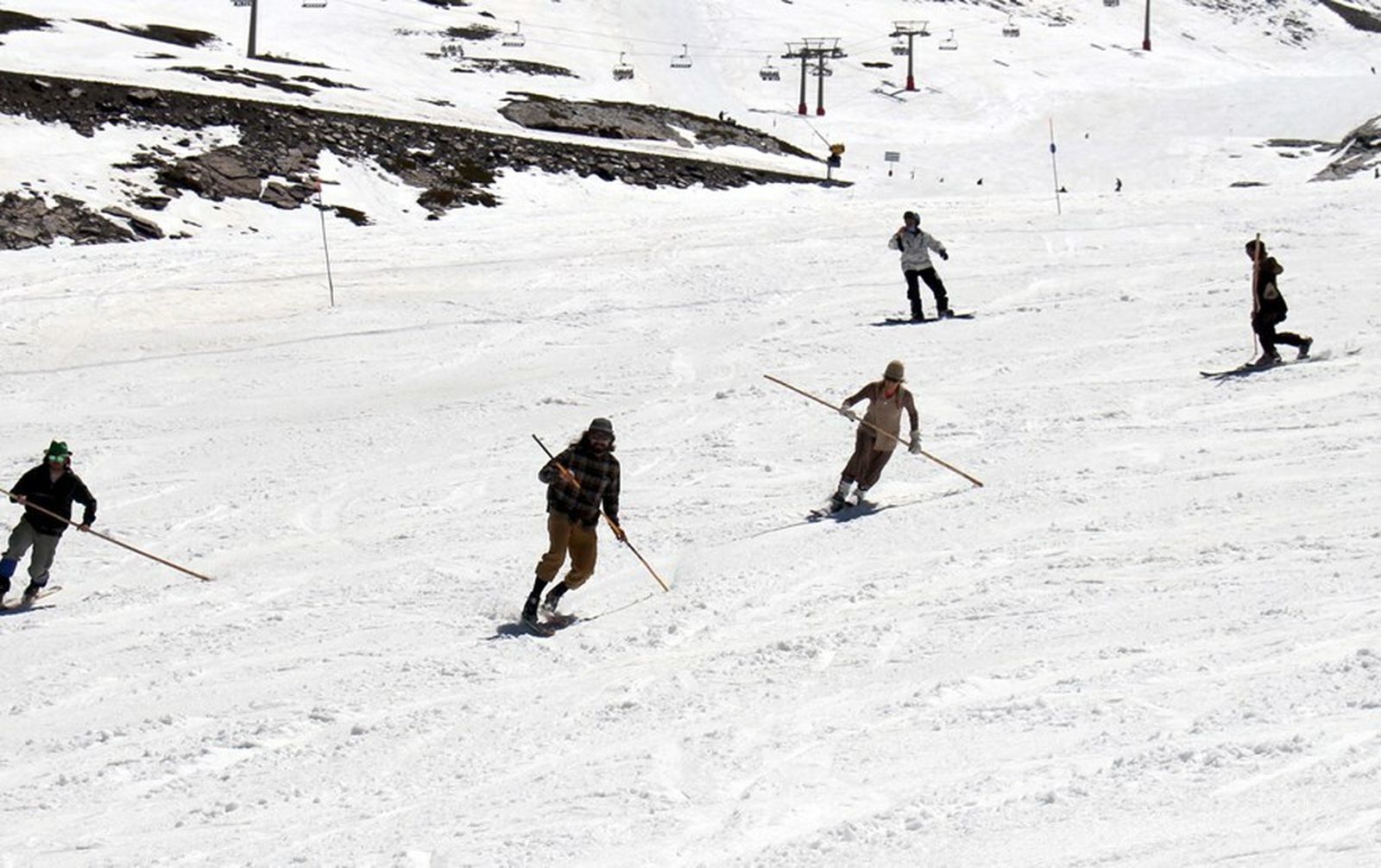 Imágenes de la bajada retro en Sierra Nevada