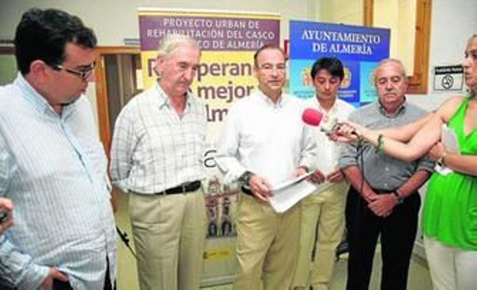 El alcalde presentó ayer el inicio de las obras en la antigua Escuela Juan Segura incluidas en el Plan Urban.