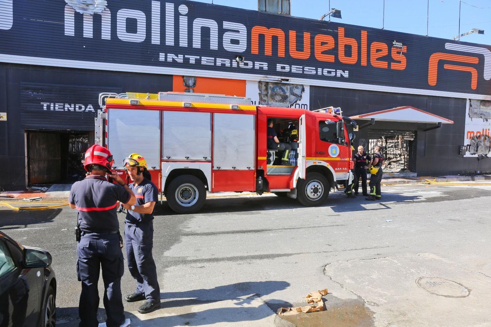Incendio en una tienda de muebles en el polígono El Viso de Málaga