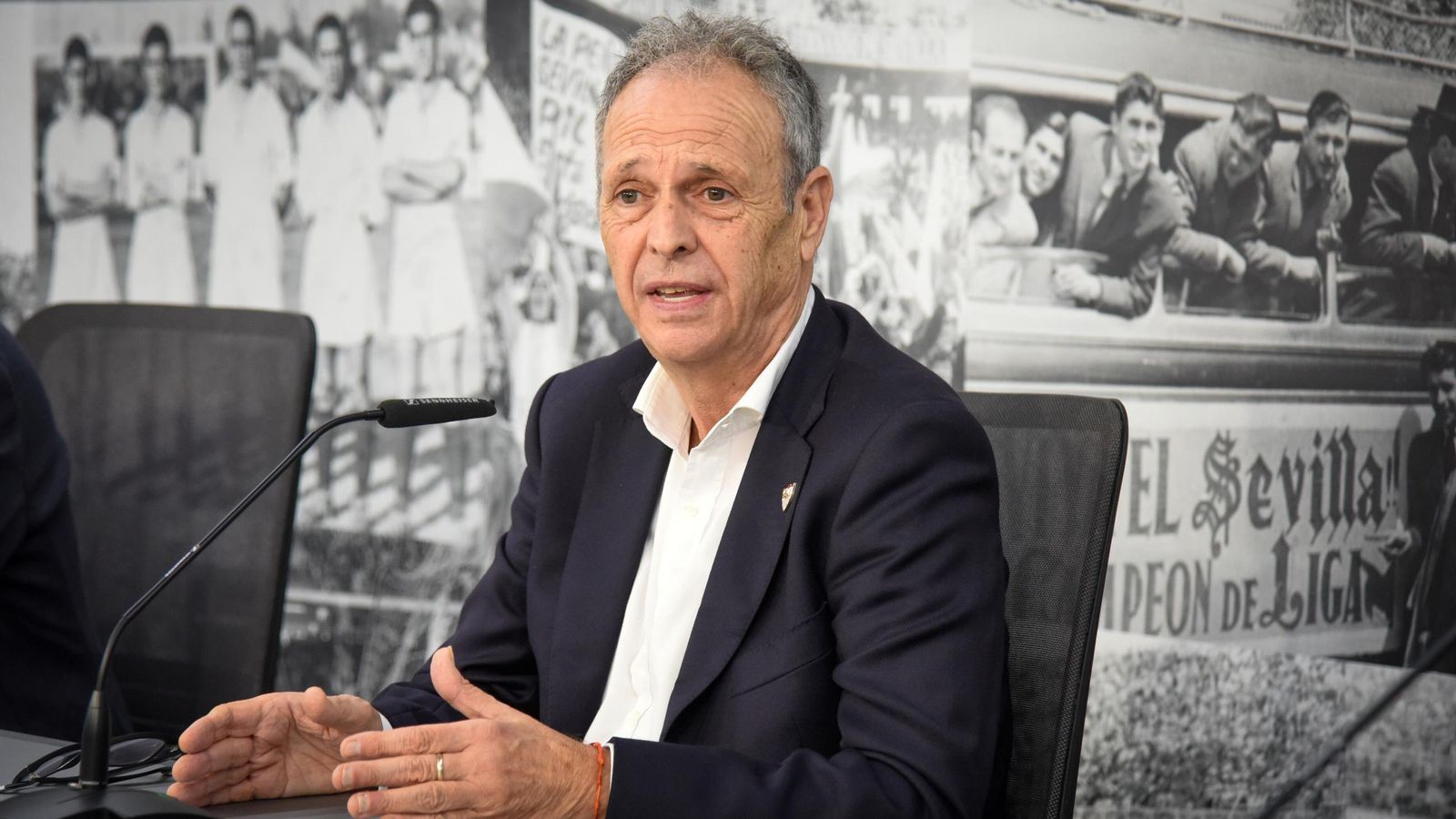 Joaquín Caparrós presenta la exposición sobre la terminación del Sánchez-Pizjuán.