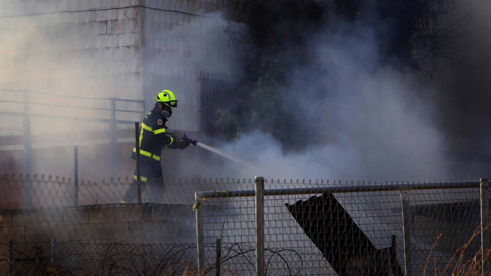 Incendio en un descampado de la zona norte