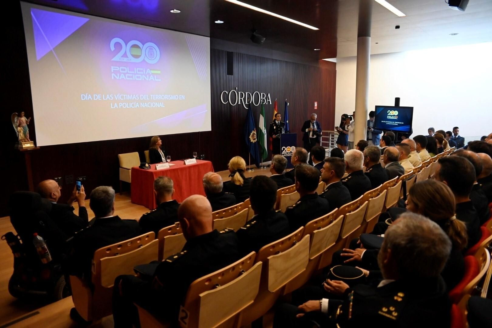La Policía Nacional de Córdoba celebra el Día de las Víctimas del Terrorismo, en imágenes
